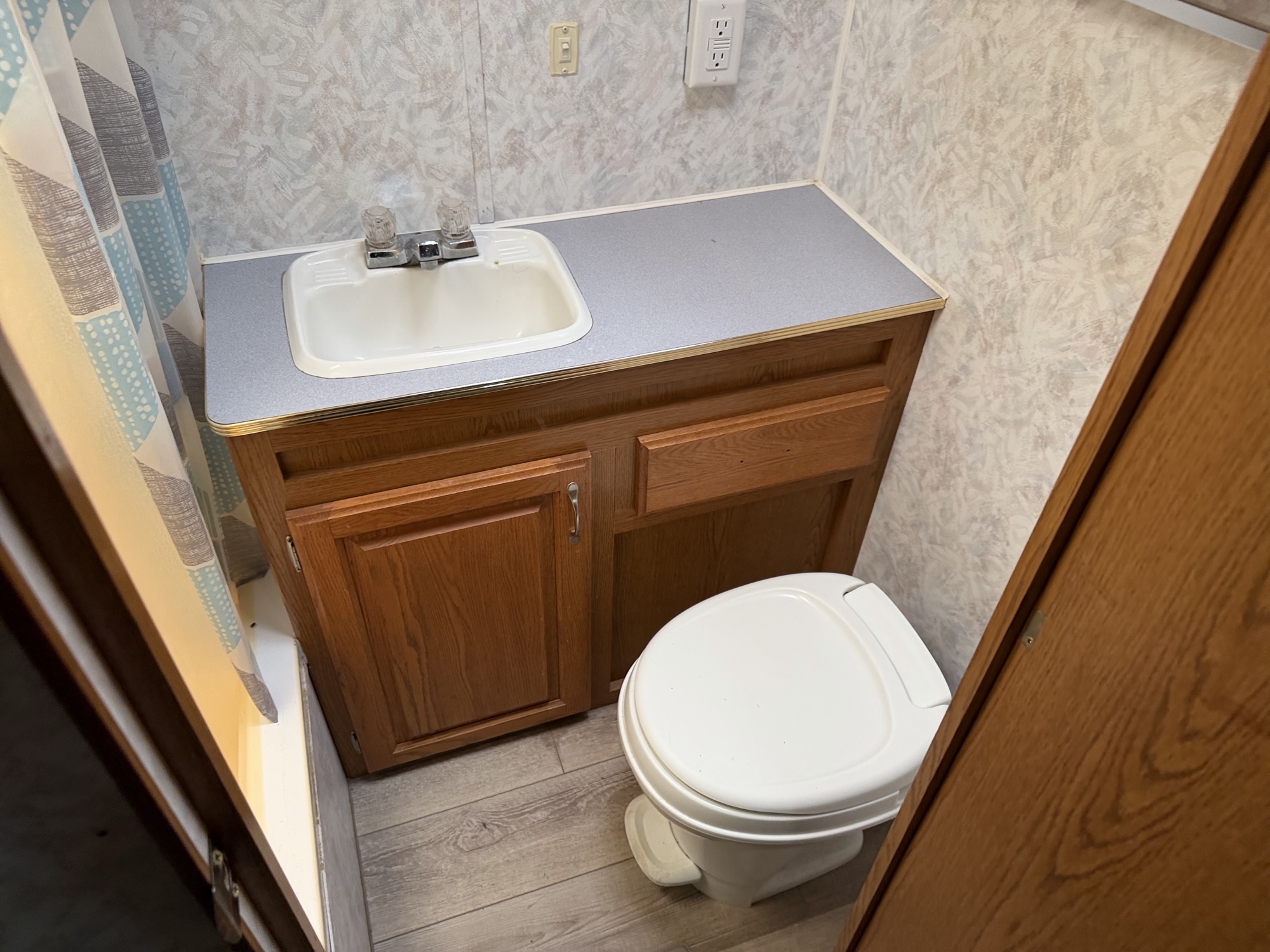 1998 jayco unknown - for sale near elk-river, minnesota 106445_33_dash_from_driver.jpg