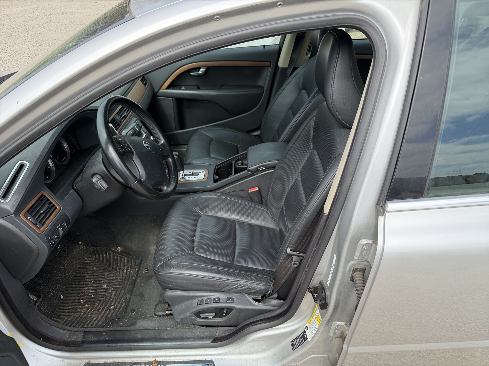 2008 volvo s80 t6 with 159537 miles for sale near elk-river, minnesota 106448_22_driver_seat.jpg