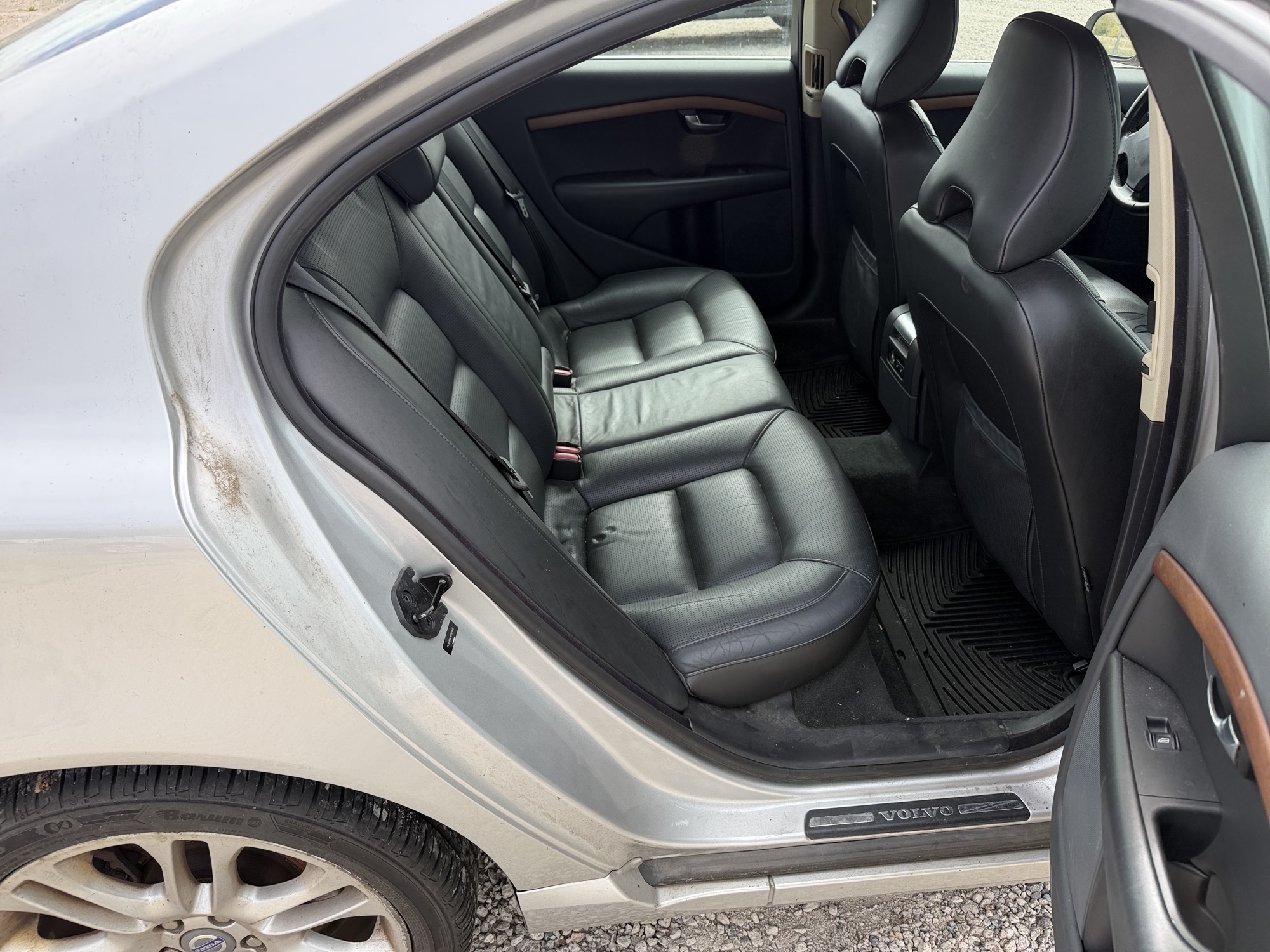 2008 volvo s80 t6 with 159537 miles for sale near elk-river, minnesota 106448_28_pass_rear_seat.jpg