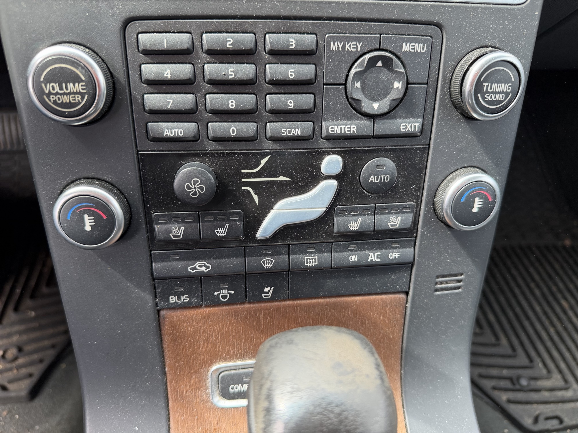 2008 volvo s80 t6 with 159537 miles for sale near elk-river, minnesota 106448_40_climate_control.jpg