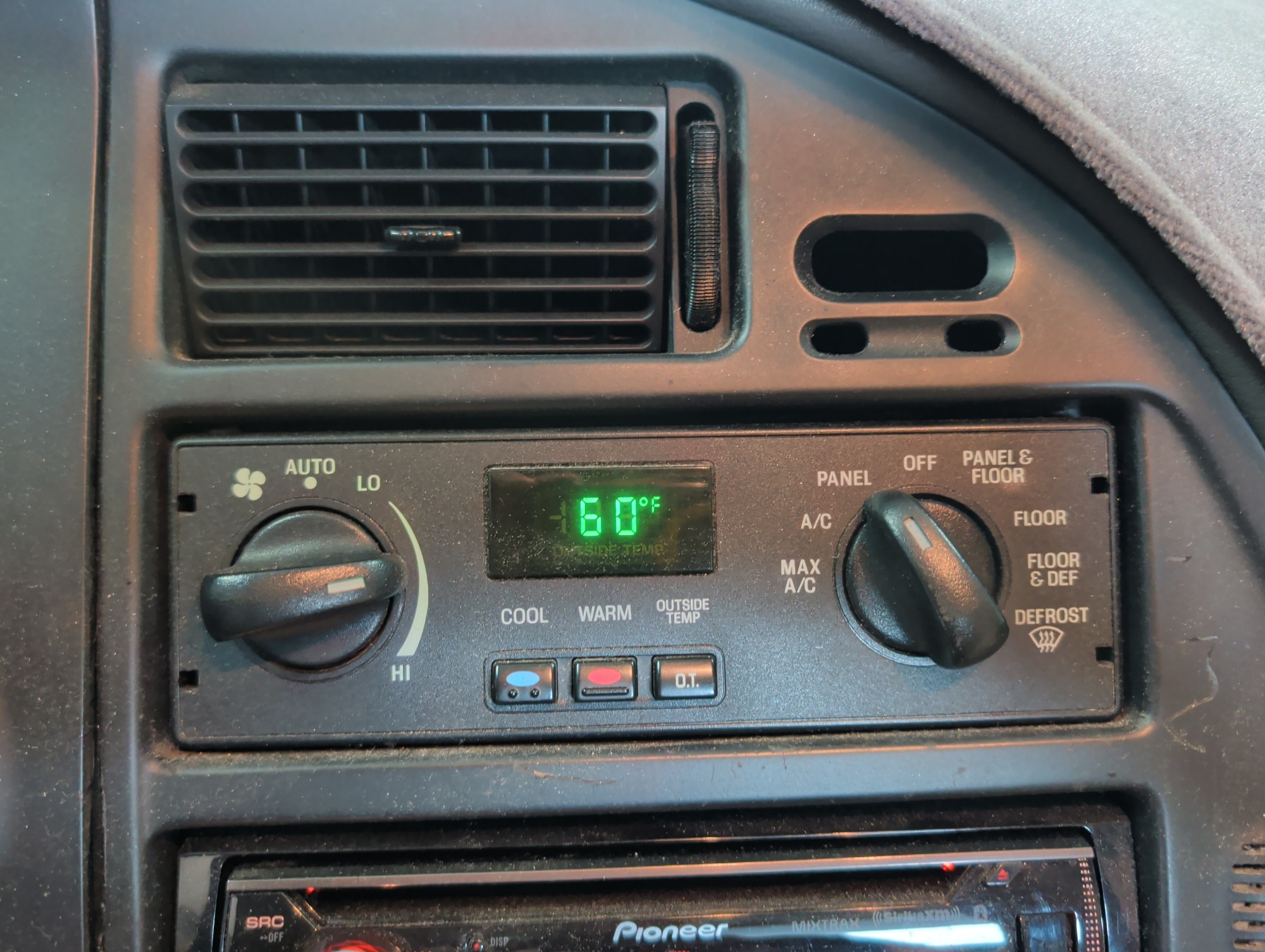 1997 ford thunderbird lx with 157882 miles for sale near elk-river, minnesota 106449_40_climate_control.jpg