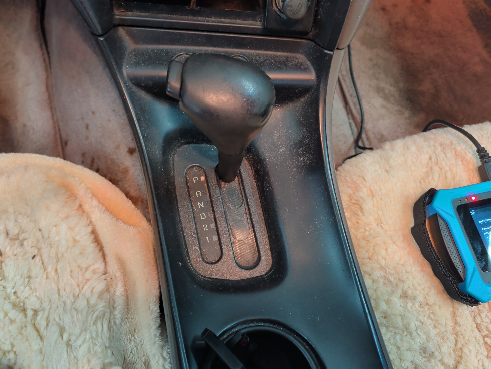 1997 ford thunderbird lx with 157882 miles for sale near elk-river, minnesota 106449_41_shifter.jpg