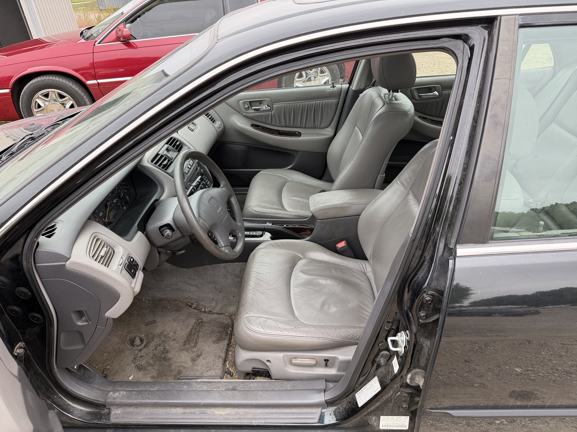1998 honda accord ex-v6-sedan with 156885 miles for sale near elk-river, minnesota 106451_22_driver_seat.jpg