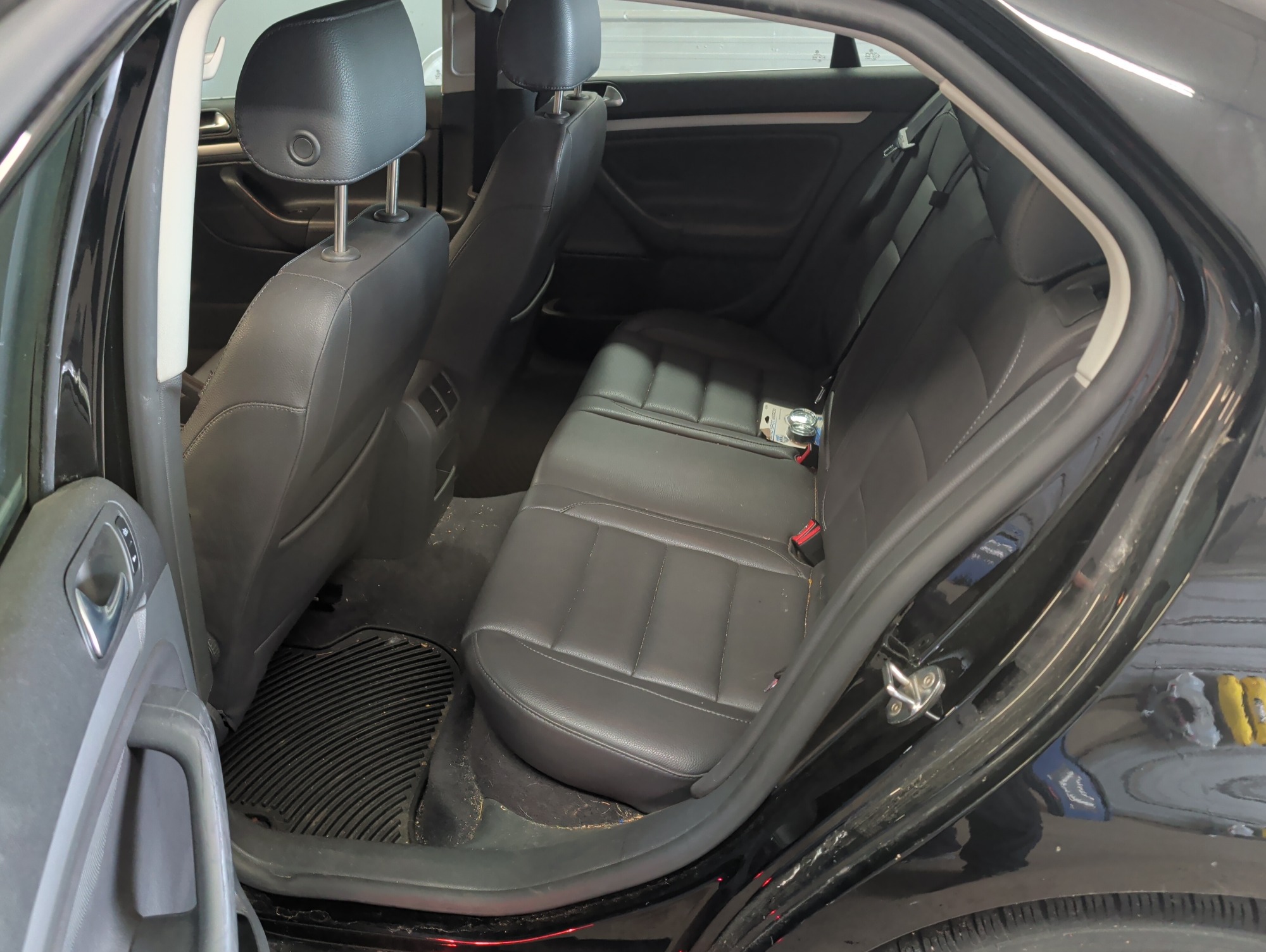 2006 volkswagen jetta with 106136 miles for sale near elk-river, minnesota 106452_24_drv_rear_seat.jpg