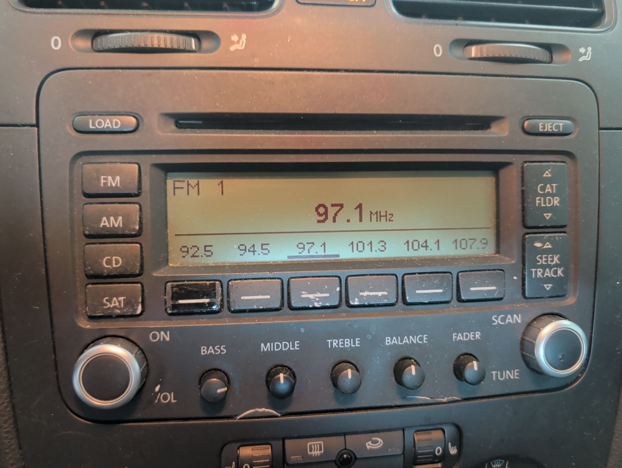 2006 volkswagen jetta with 106136 miles for sale near elk-river, minnesota 106452_39_radio_closeup.jpg