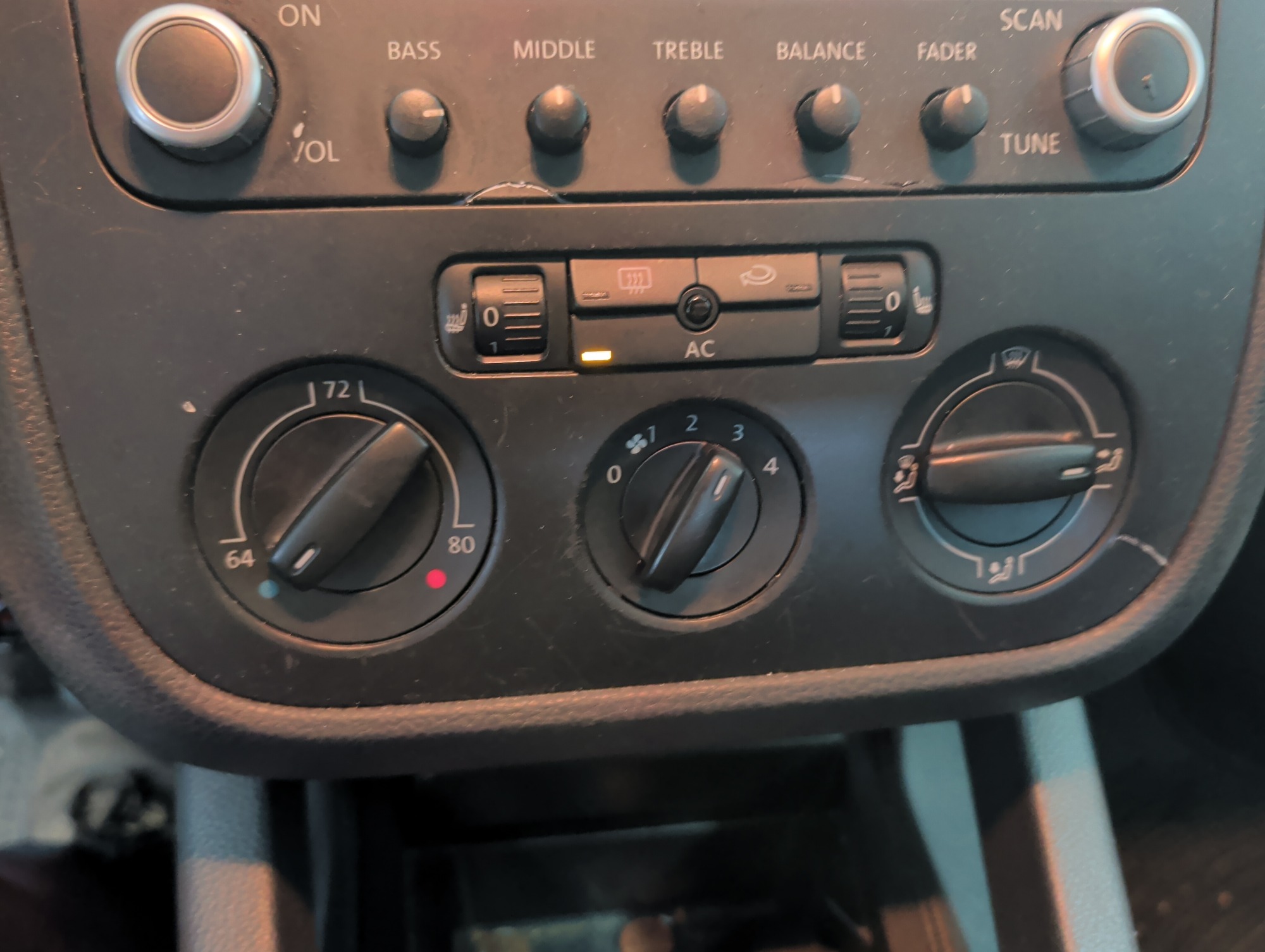 2006 volkswagen jetta with 106136 miles for sale near elk-river, minnesota 106452_40_climate_control.jpg