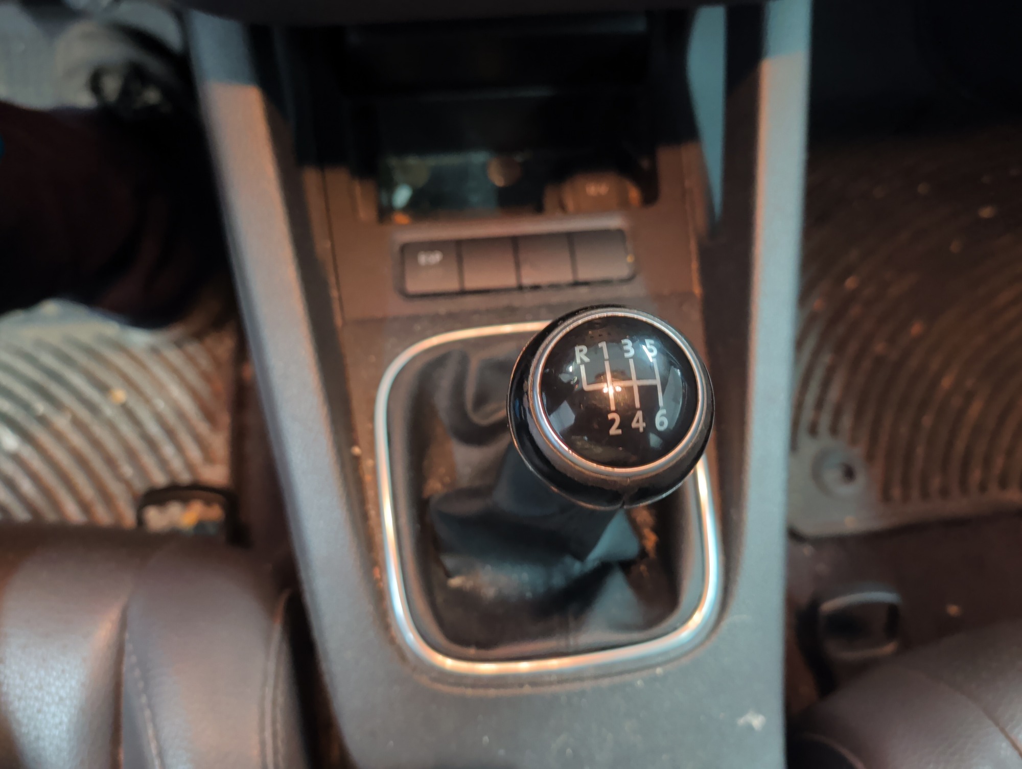 2006 volkswagen jetta with 106136 miles for sale near elk-river, minnesota 106452_41_shifter.jpg