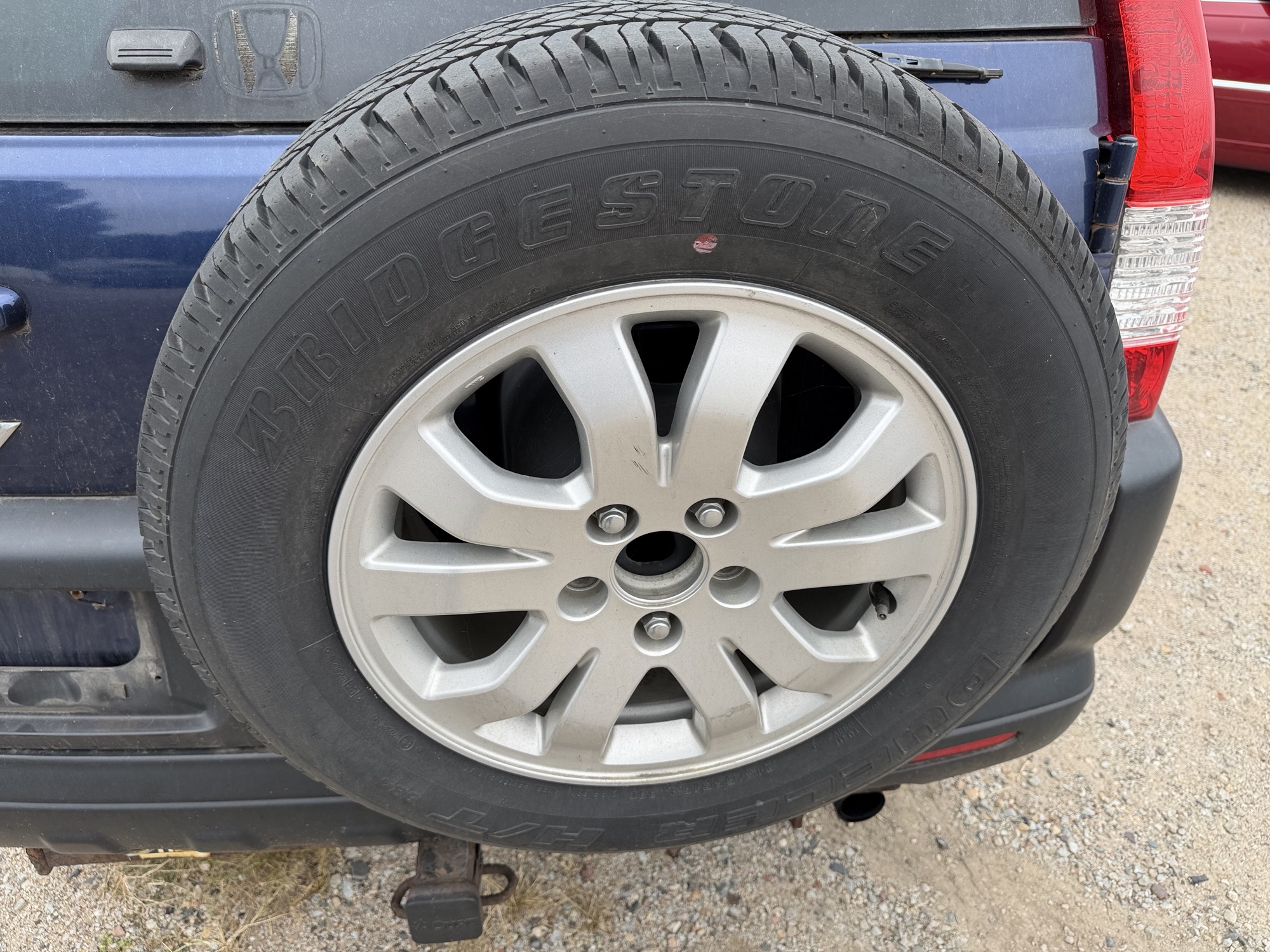 2005 honda cr-v ex-4wd-at with 222049 miles for sale near elk-river, minnesota 106453_27_spare_tire.jpg