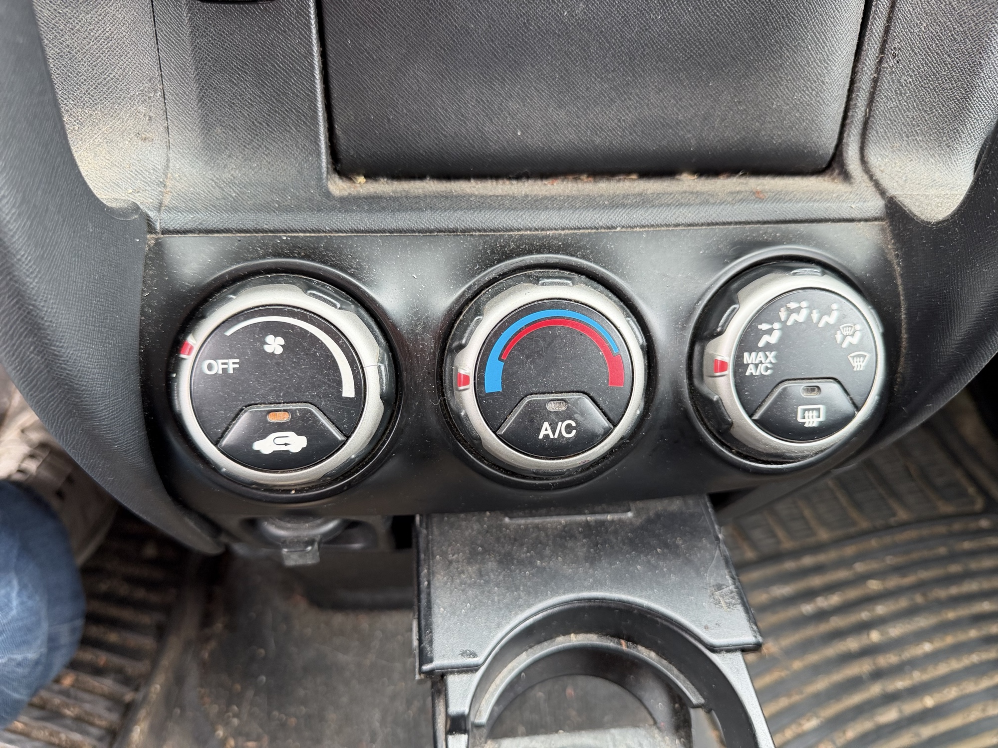 2005 honda cr-v ex-4wd-at with 222049 miles for sale near elk-river, minnesota 106453_40_climate_control.jpg