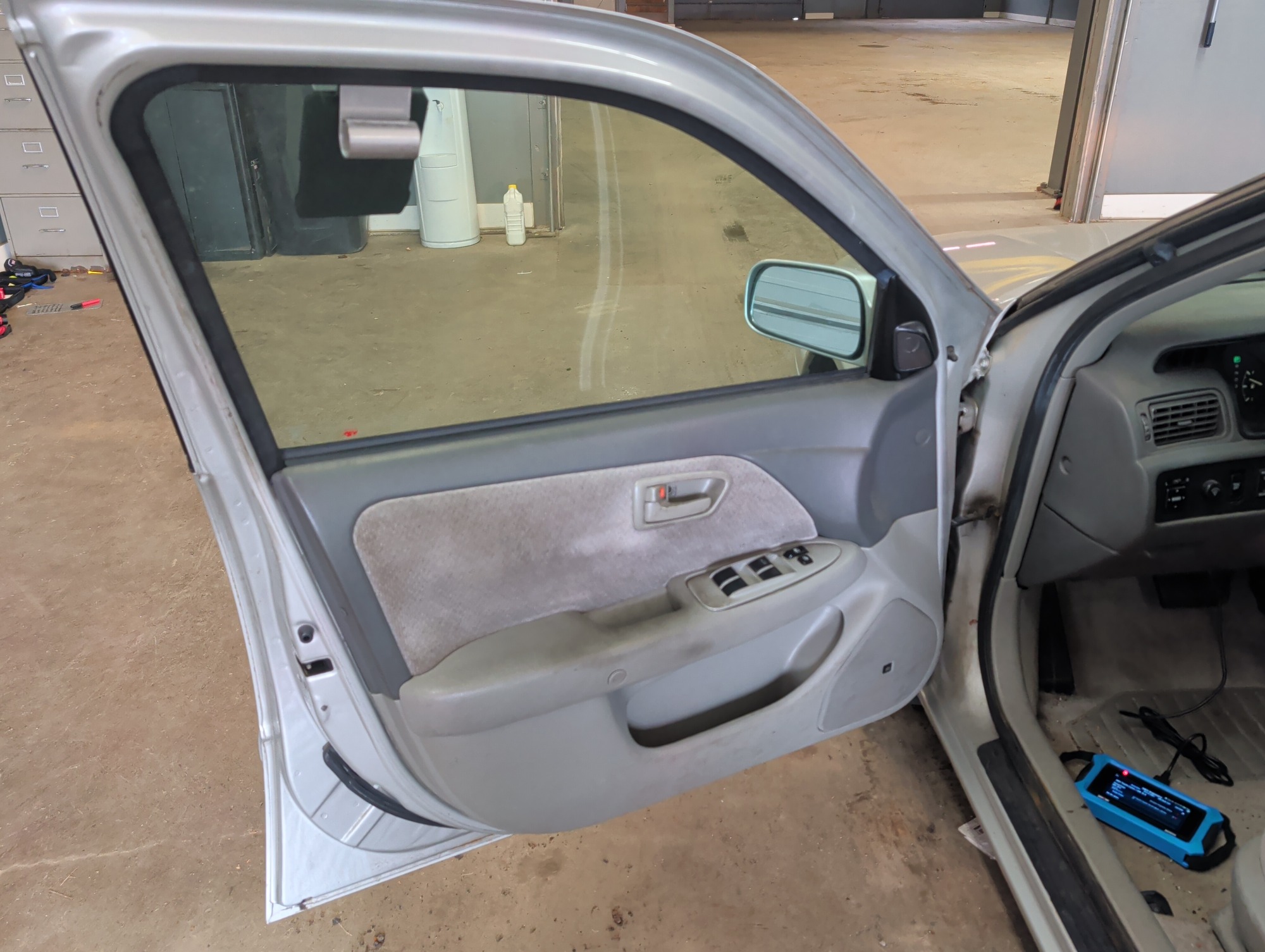 2001 toyota camry le-v6 with 106892 miles for sale near elk-river, minnesota 106458_23_driver_door_panel.jpg
