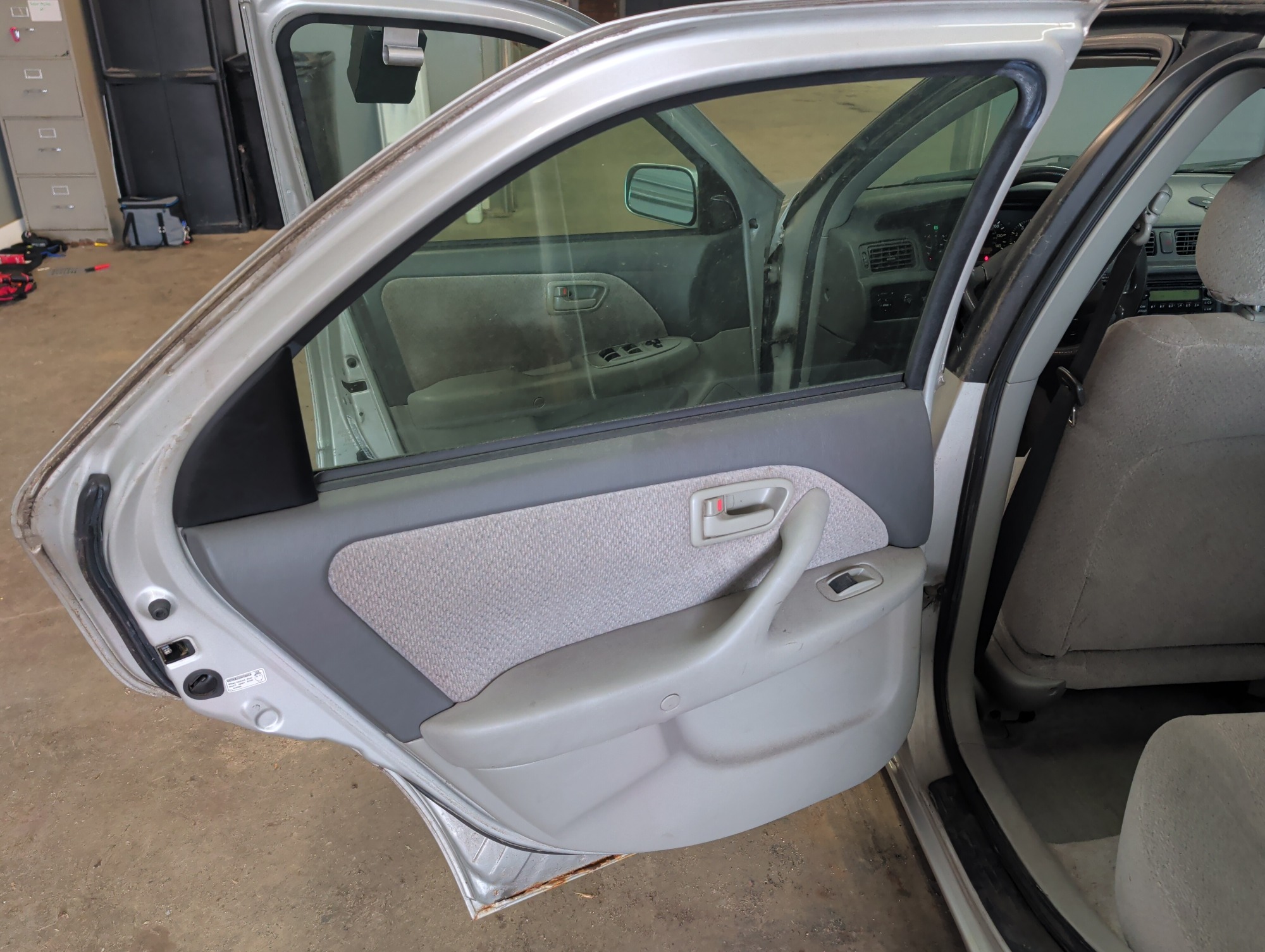 2001 toyota camry le-v6 with 106892 miles for sale near elk-river, minnesota 106458_25_drv_rear_door_panel.jpg