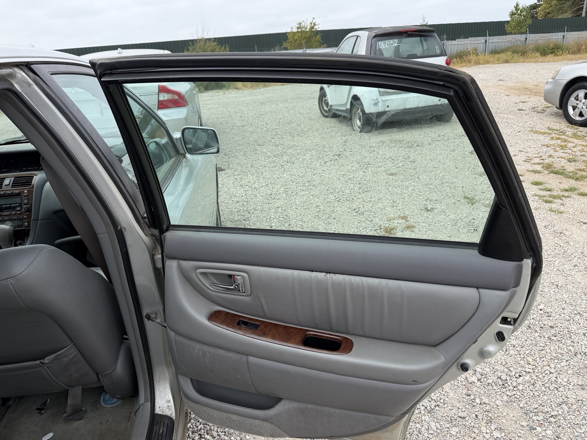2000 toyota avalon xl with 226788 miles for sale near elk-river, minnesota 106459_30_pass_rear_door_panel.jpg