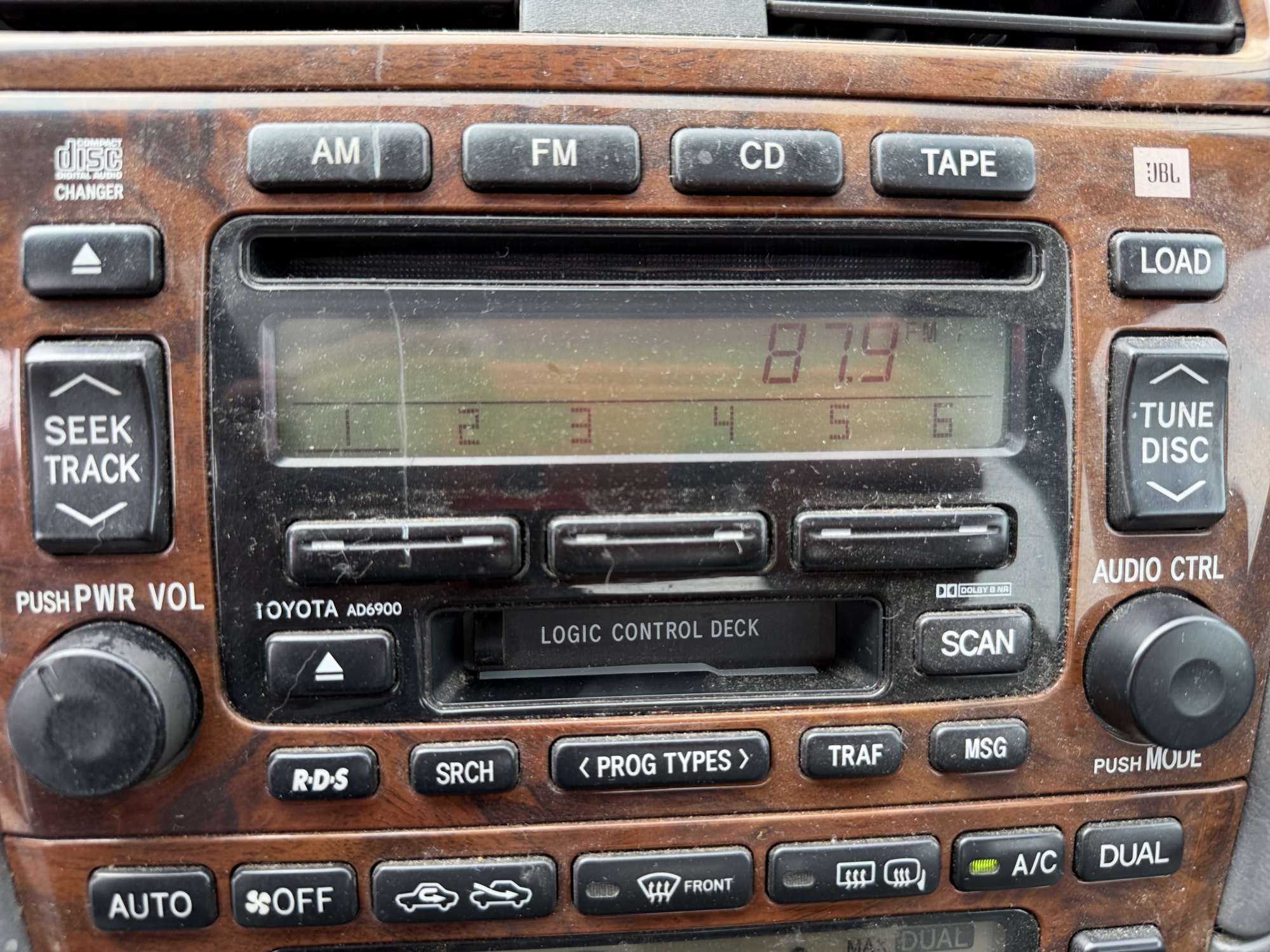 2000 toyota avalon xl with 226788 miles for sale near elk-river, minnesota 106459_39_radio_closeup.jpg