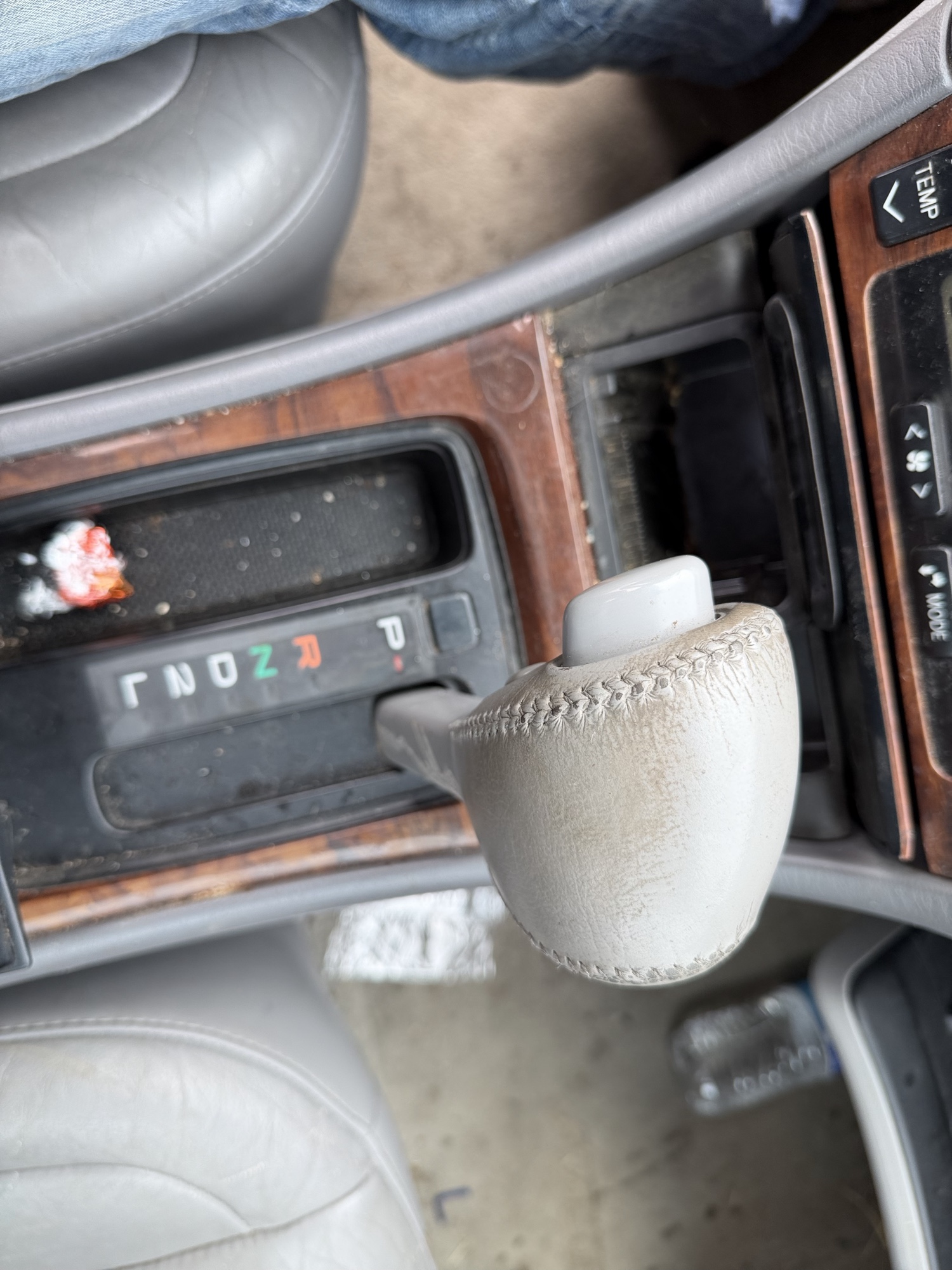 2000 toyota avalon xl with 226788 miles for sale near elk-river, minnesota 106459_41_shifter.jpg