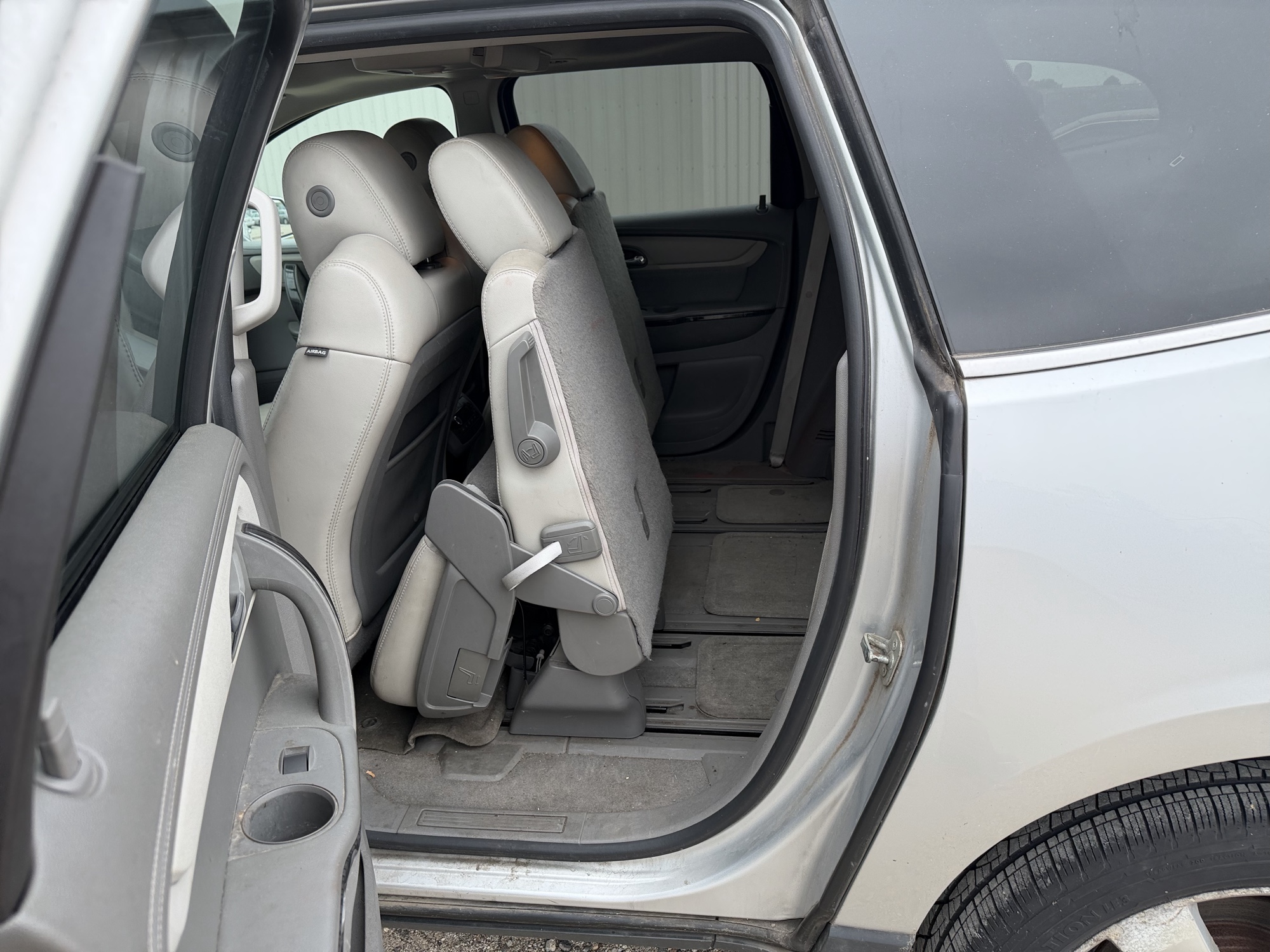 2014 chevrolet traverse ltz-awd with 293494 miles for sale near elk-river, minnesota 106460_24_drv_rear_seat.jpg