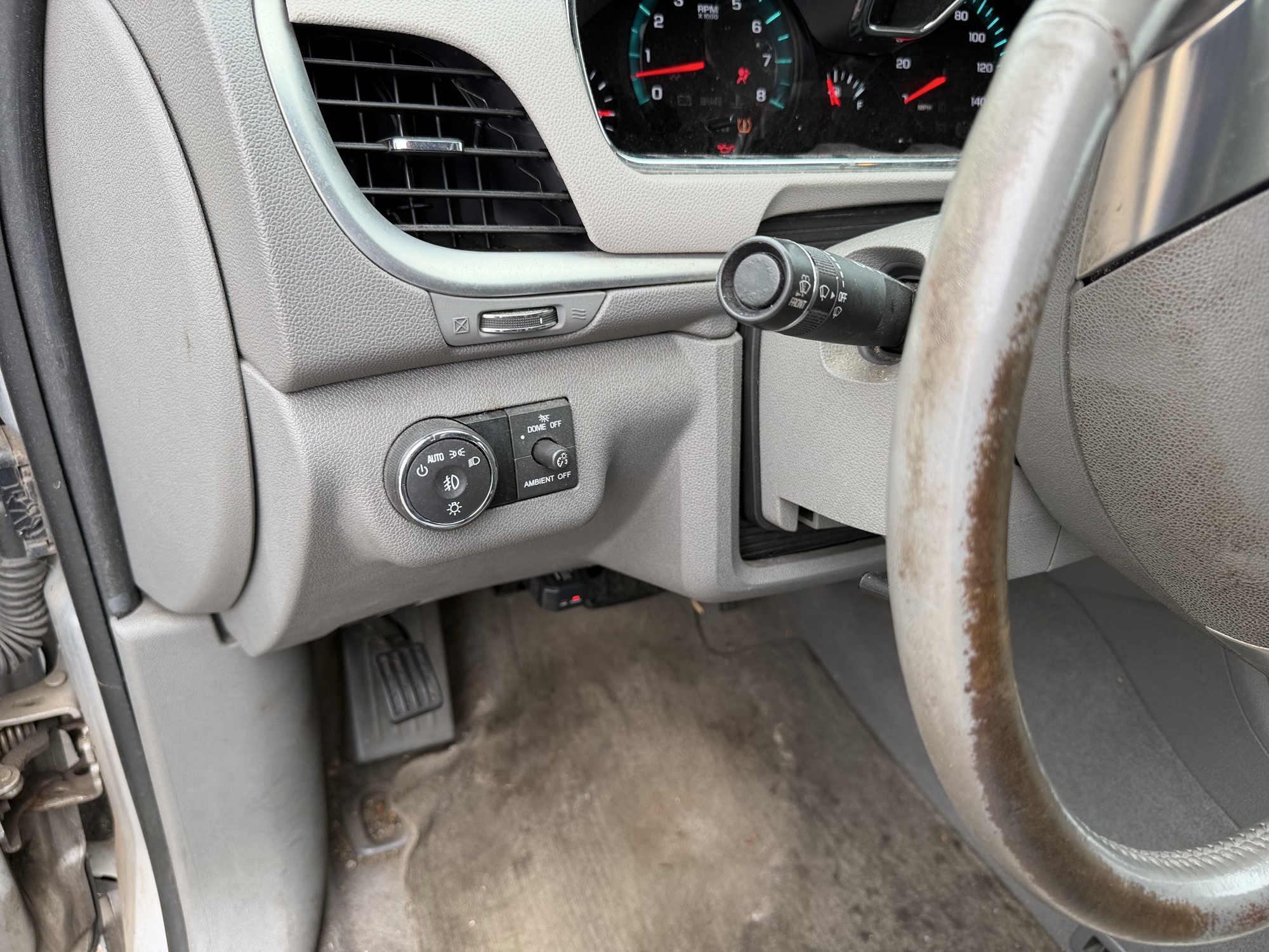 2014 chevrolet traverse ltz-awd with 293494 miles for sale near elk-river, minnesota 106460_37_left_of_steering_wheel.jpg