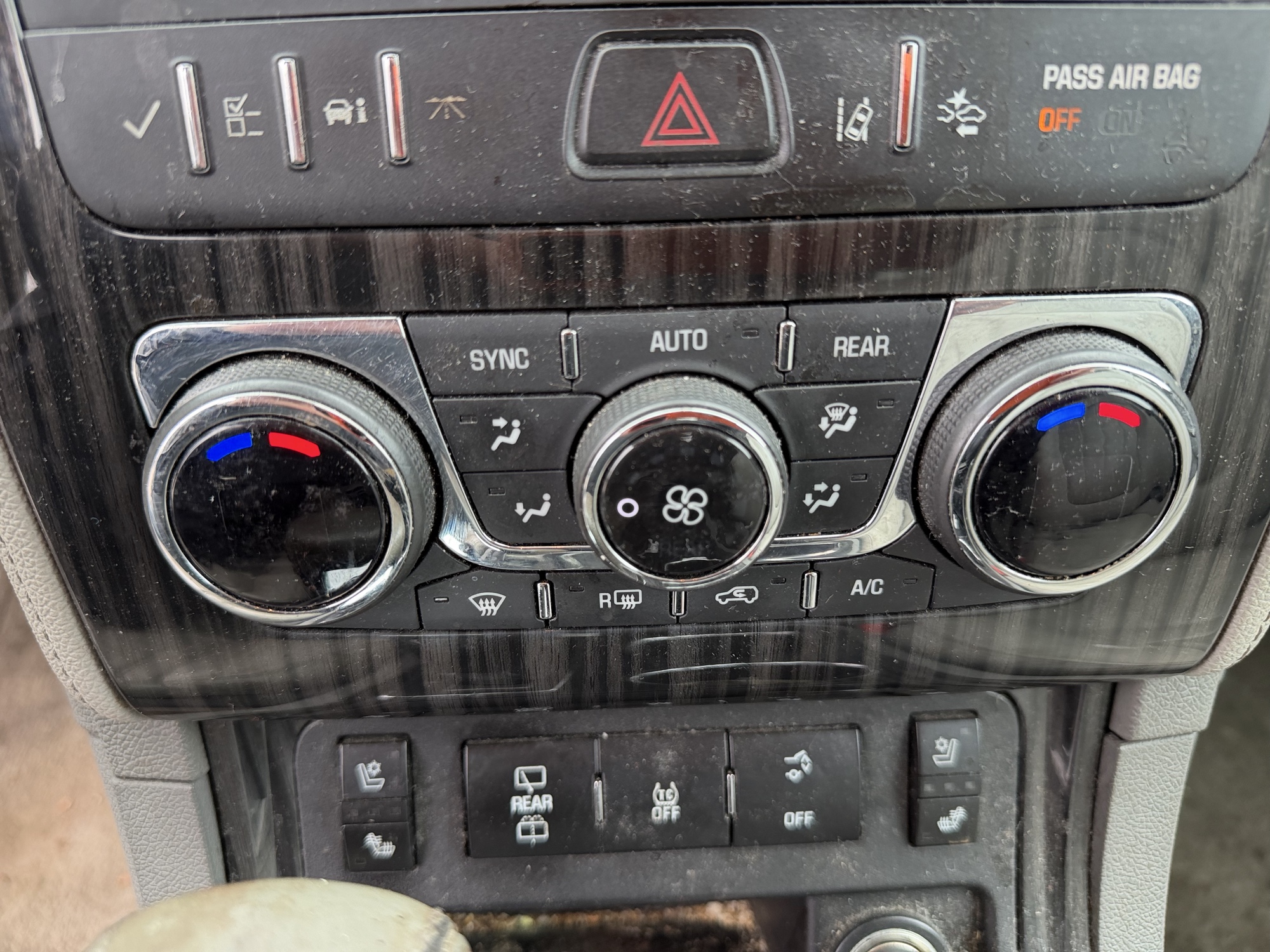 2014 chevrolet traverse ltz-awd with 293494 miles for sale near elk-river, minnesota 106460_40_climate_control.jpg