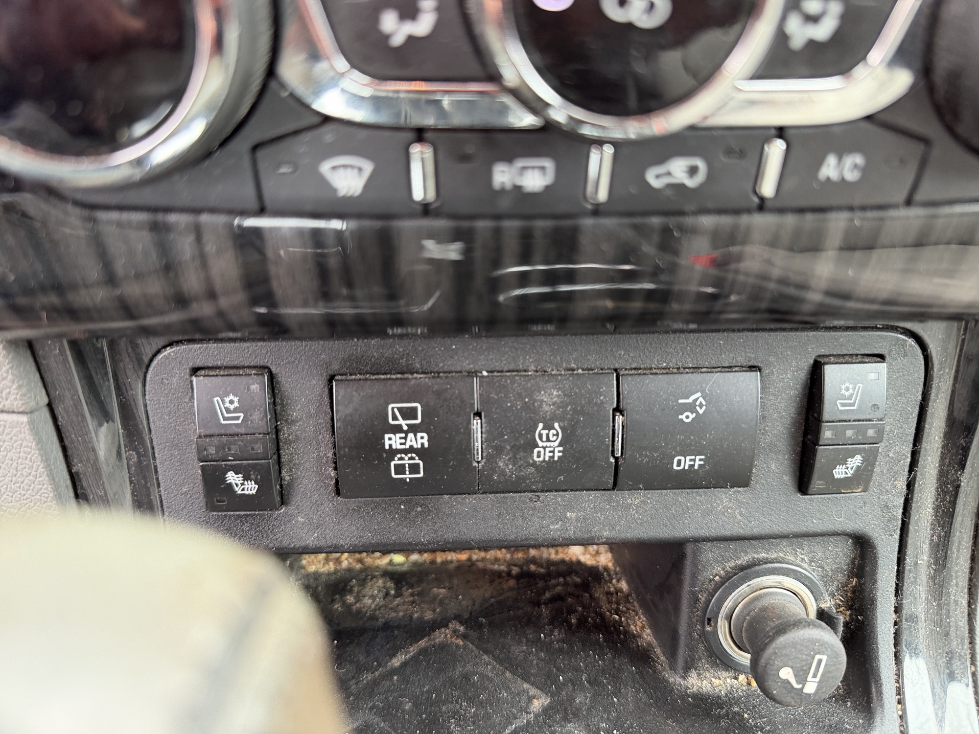 2014 chevrolet traverse ltz-awd with 293494 miles for sale near elk-river, minnesota 106460_42_heated_seat_switches.jpg