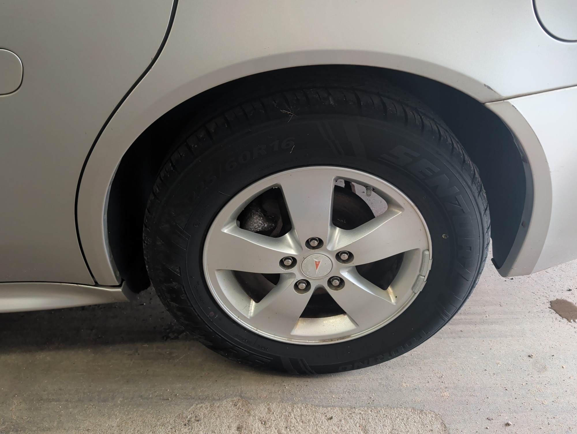 2007 pontiac grand-prix sedan with 184147 miles for sale near elk-river, minnesota 106461_13_rear_drv_wheel.jpg