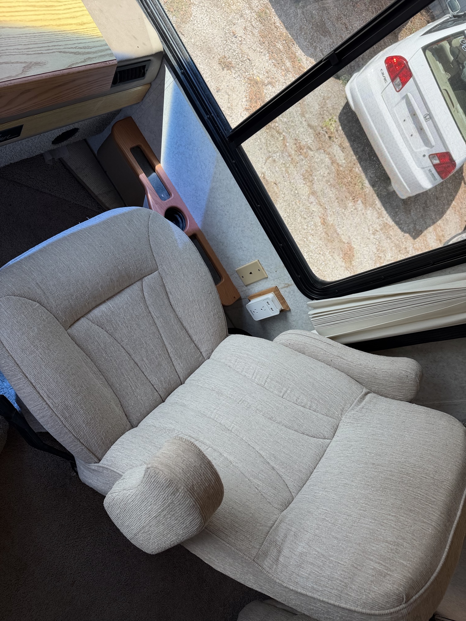 2000 ford stripped-chassis-motorhome - with 64127 miles for sale near elk-river, minnesota 106462_31_passenger_seat.jpg