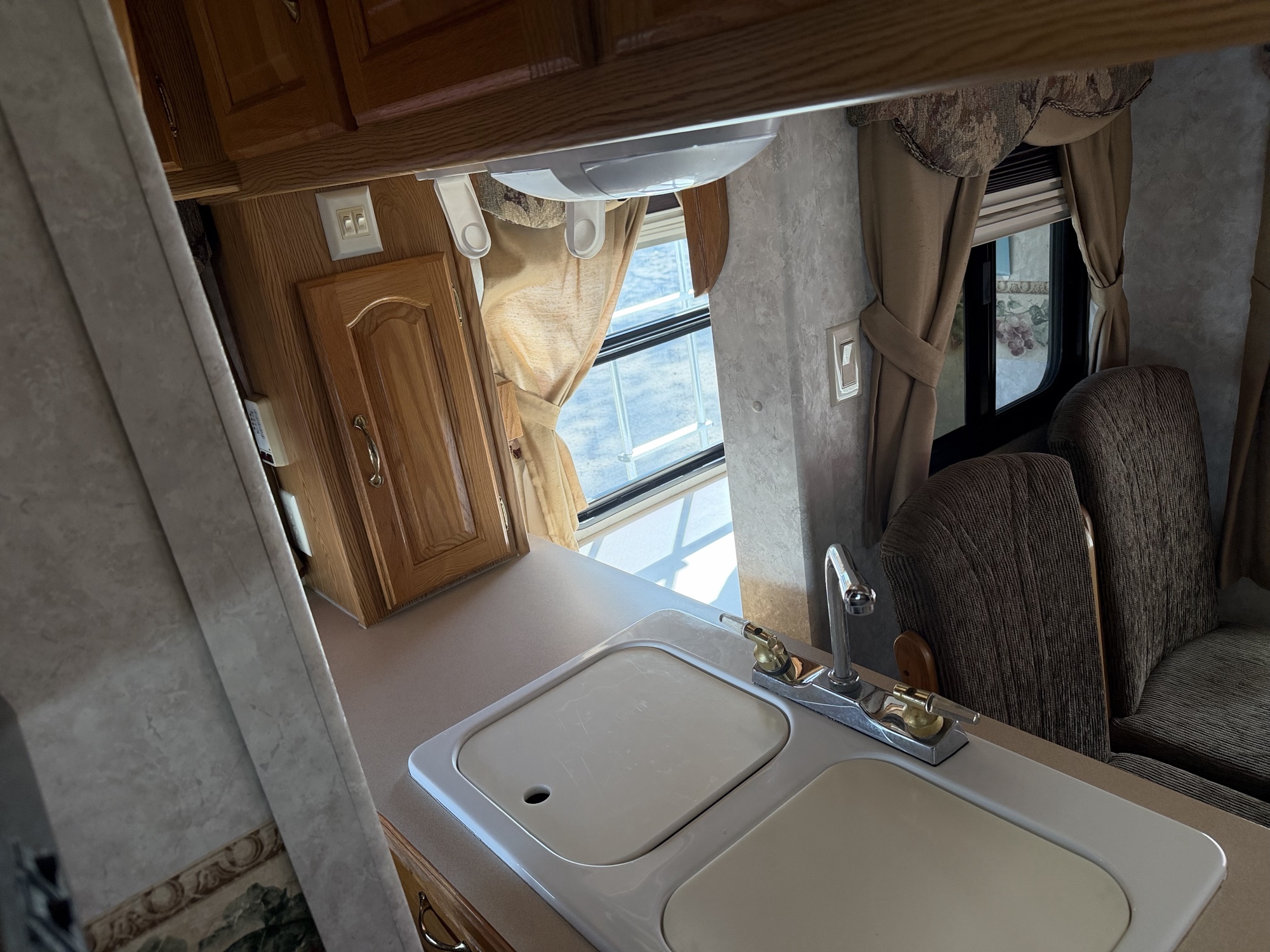 2003 keystone unknown - for sale near elk-river, minnesota 106463_33_dash_from_driver.jpg