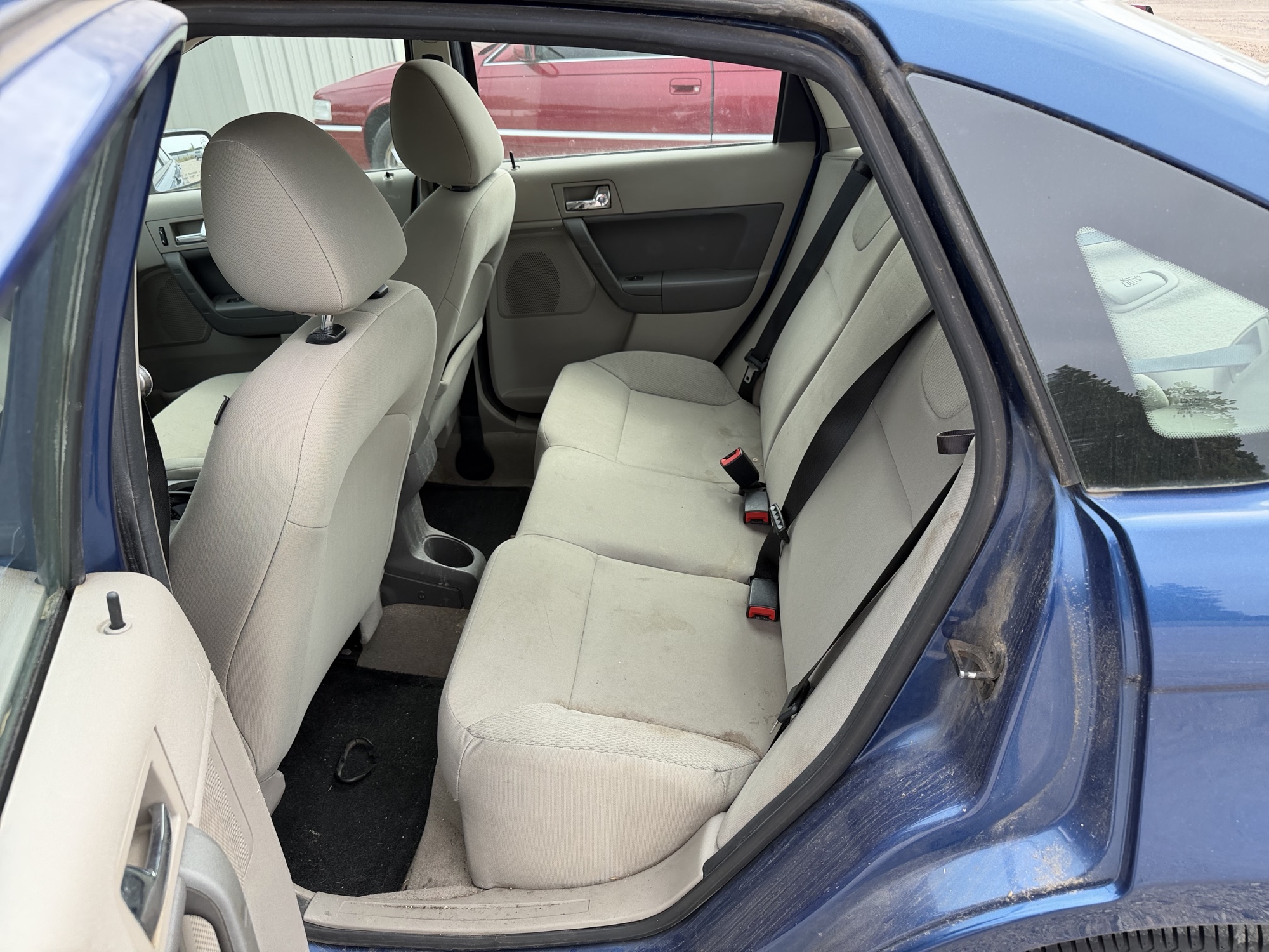 2008 ford focus ses-sedan with 139978 miles for sale near elk-river, minnesota 106466_24_drv_rear_seat.jpg