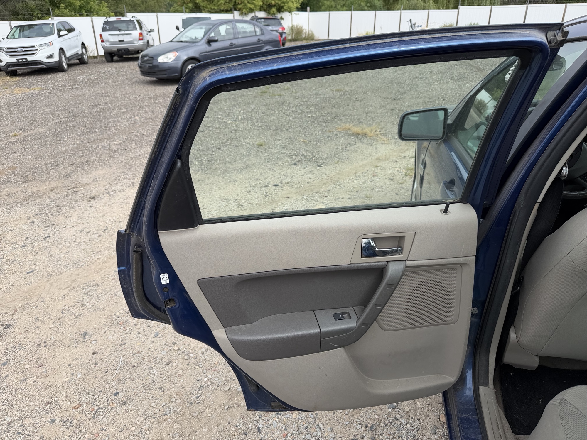 2008 ford focus ses-sedan with 139978 miles for sale near elk-river, minnesota 106466_25_drv_rear_door_panel.jpg