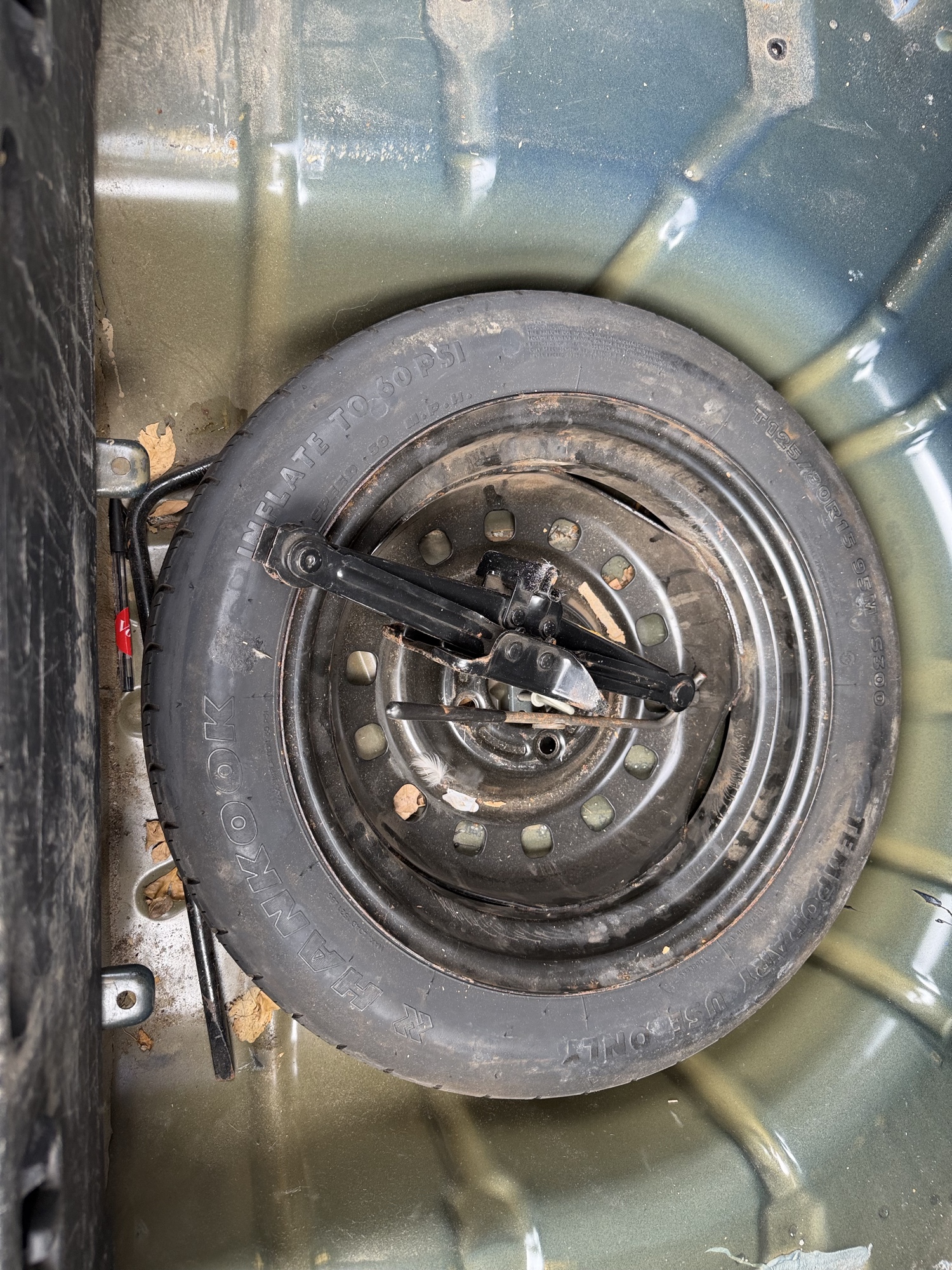 2008 ford focus ses-sedan with 139978 miles for sale near elk-river, minnesota 106466_27_spare_tire.jpg