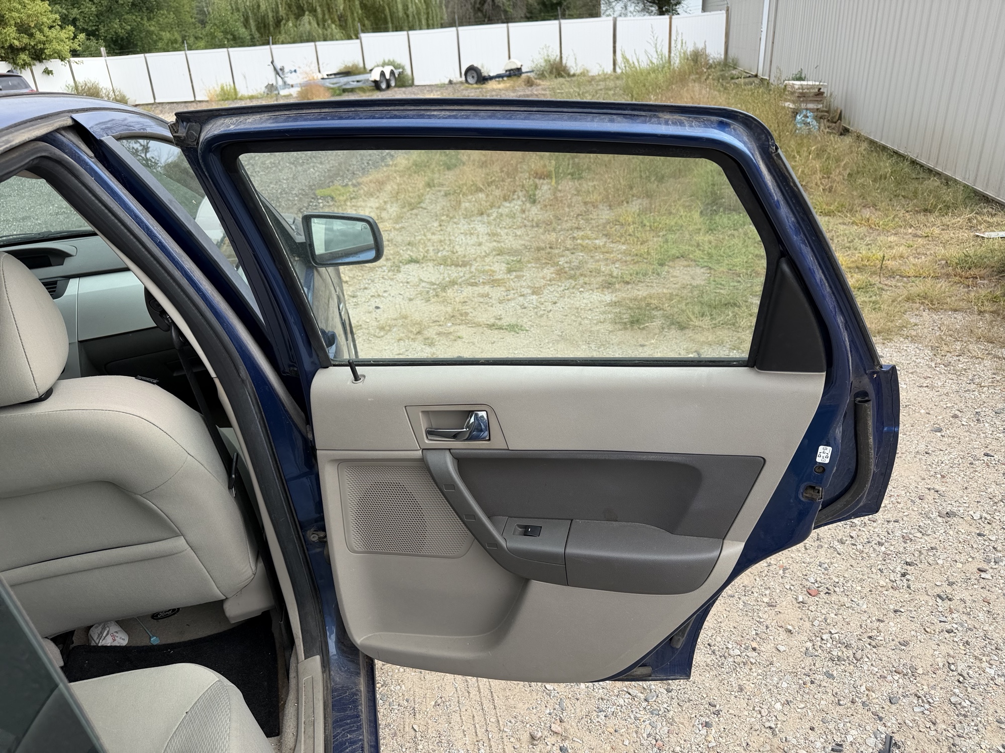 2008 ford focus ses-sedan with 139978 miles for sale near elk-river, minnesota 106466_30_pass_rear_door_panel.jpg