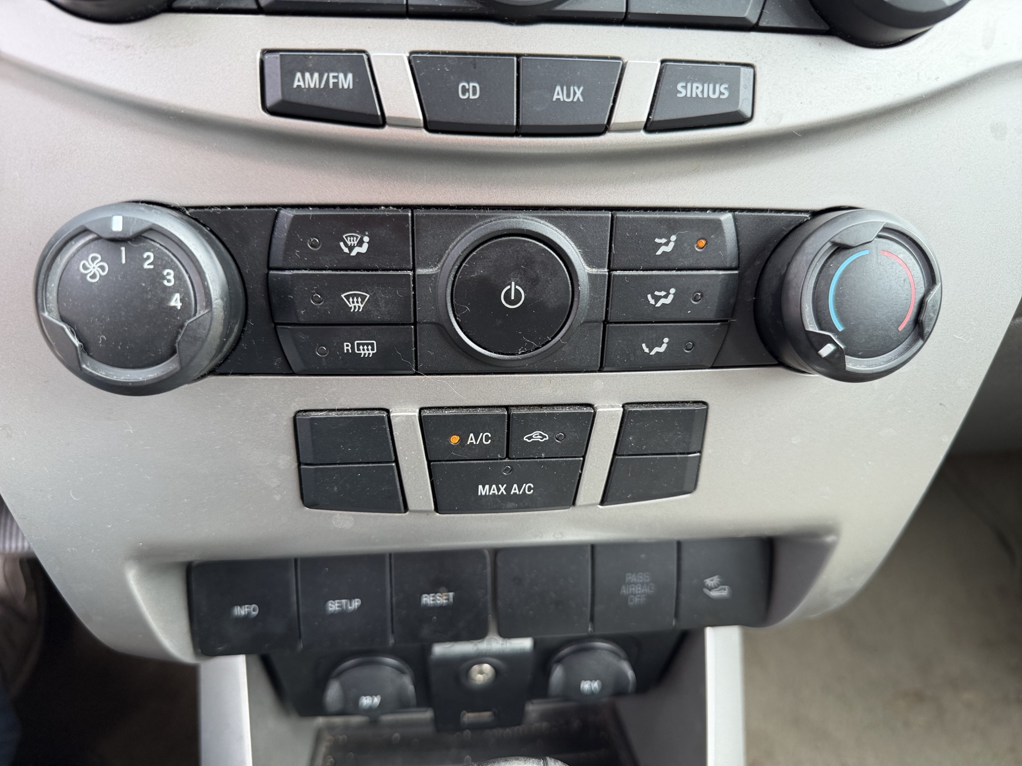 2008 ford focus ses-sedan with 139978 miles for sale near elk-river, minnesota 106466_40_climate_control.jpg
