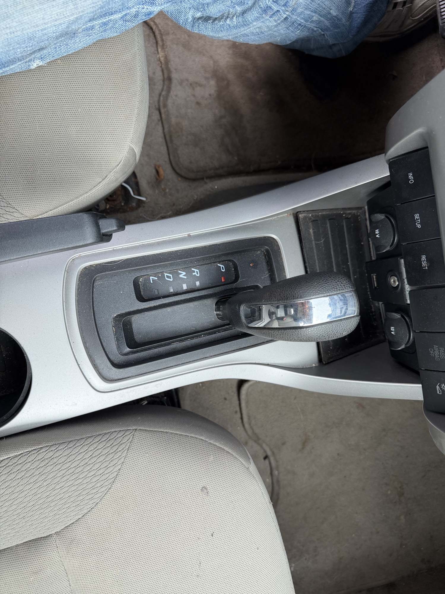 2008 ford focus ses-sedan with 139978 miles for sale near elk-river, minnesota 106466_41_shifter.jpg