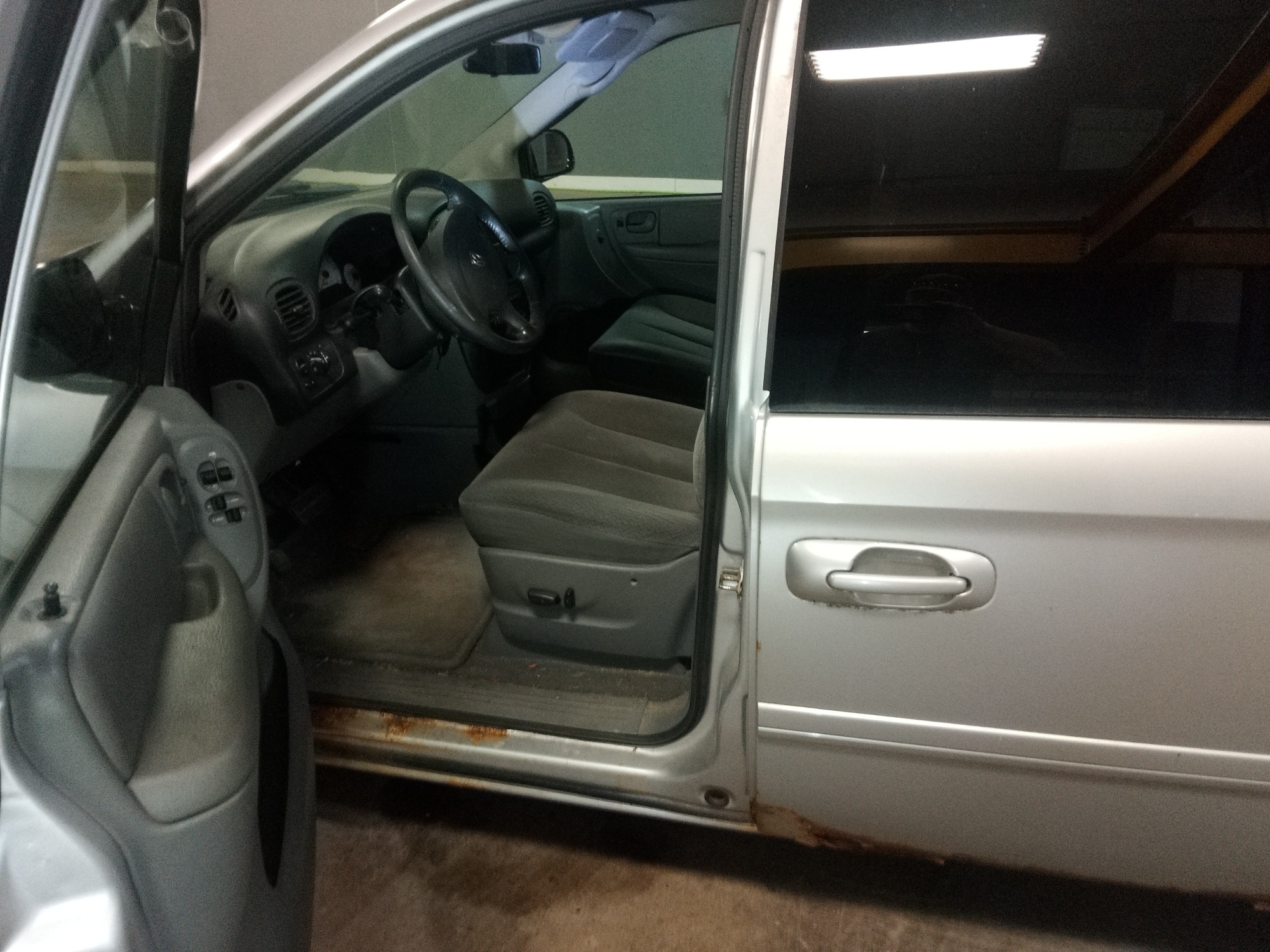 2005 dodge grand-caravan sxt with 208381 miles for sale near elk-river, minnesota 106468_22_driver_seat.jpg