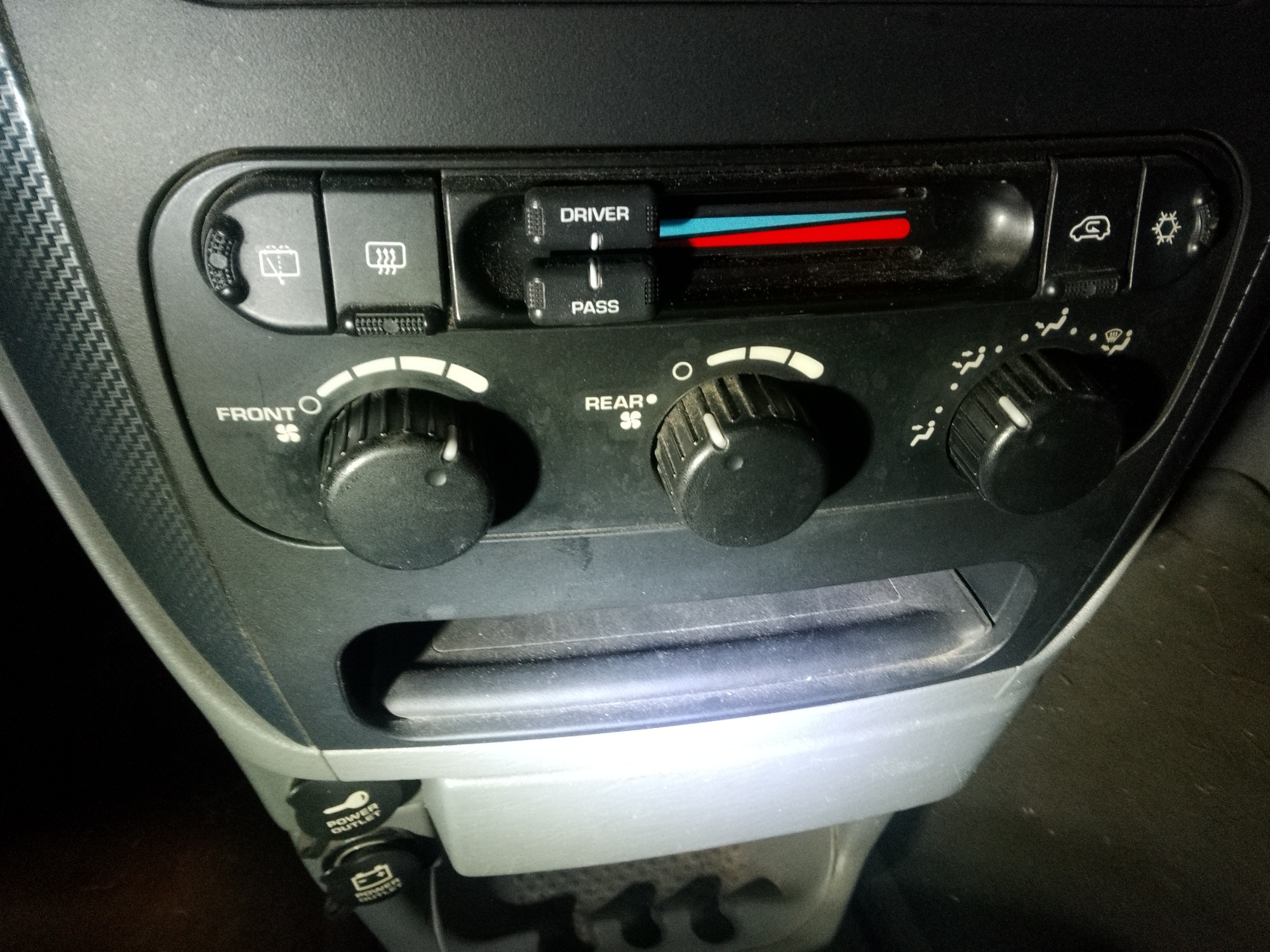2005 dodge grand-caravan sxt with 208381 miles for sale near elk-river, minnesota 106468_40_climate_control.jpg