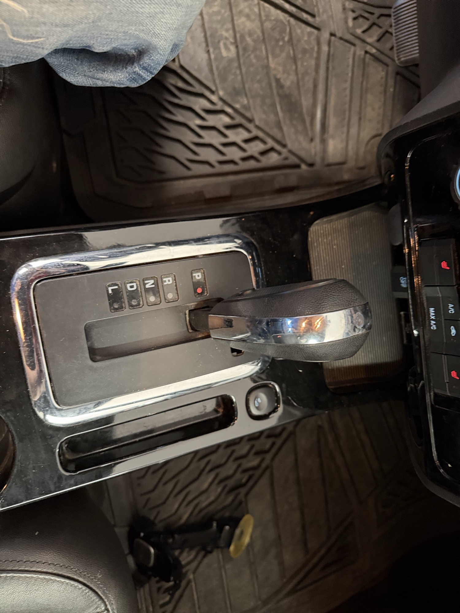 2011 ford escape limited-4wd with 142385 miles for sale near elk-river, minnesota 106472_41_shifter.jpg