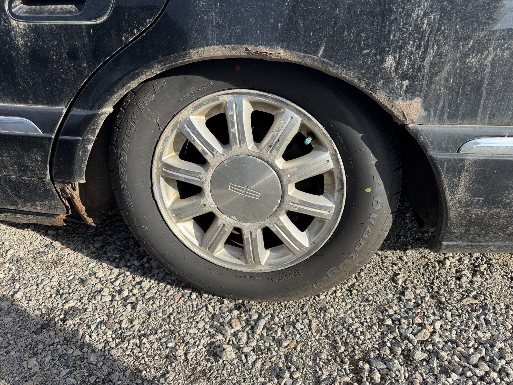 2002 lincoln continental base for sale near Elk River, Minnesota 106475_13_rear_drv_wheel.jpg