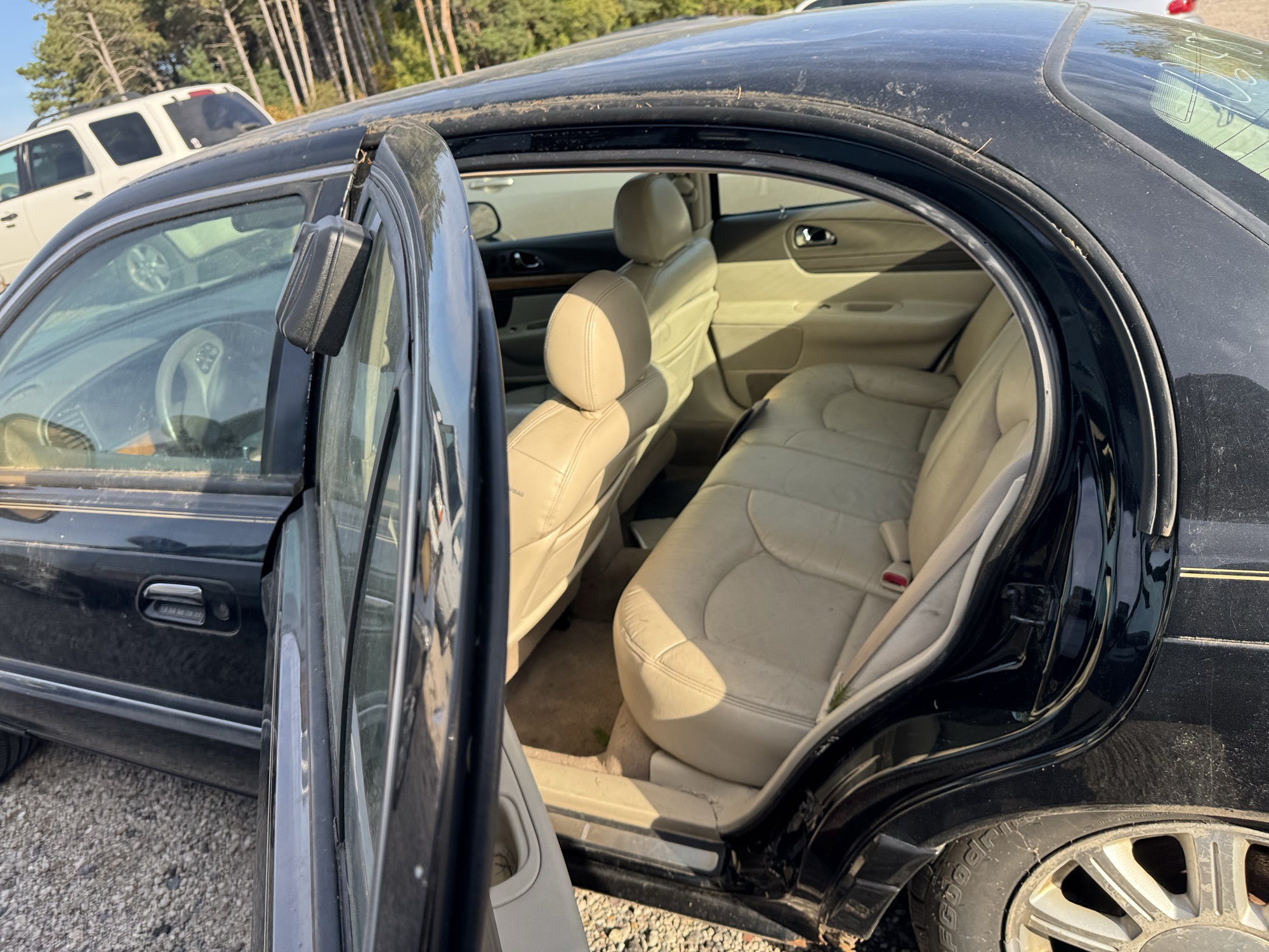 2002 lincoln continental base for sale near Elk River, Minnesota 106475_24_drv_rear_seat.jpg