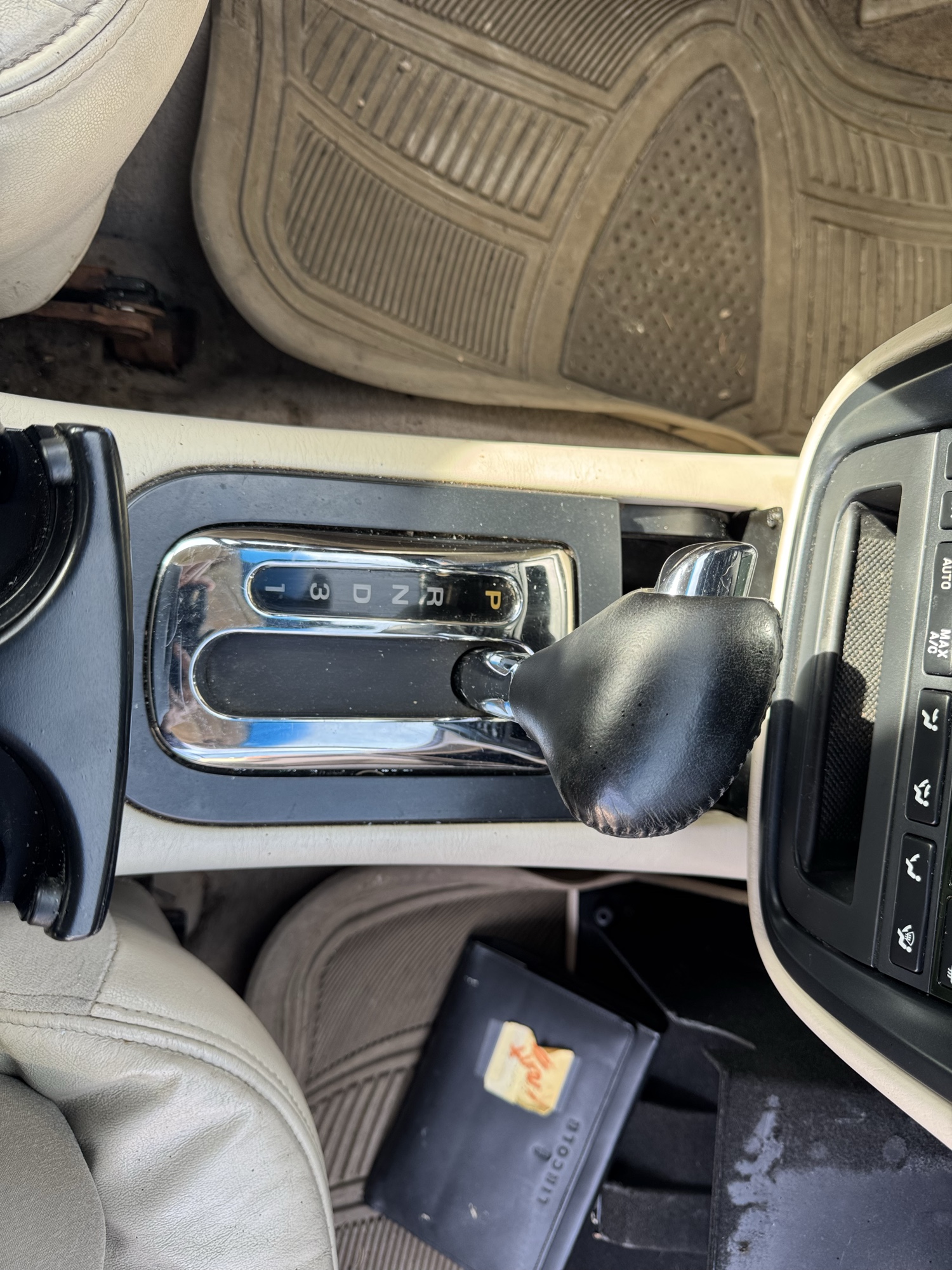 2002 lincoln continental base for sale near Elk River, Minnesota 106475_41_shifter.jpg