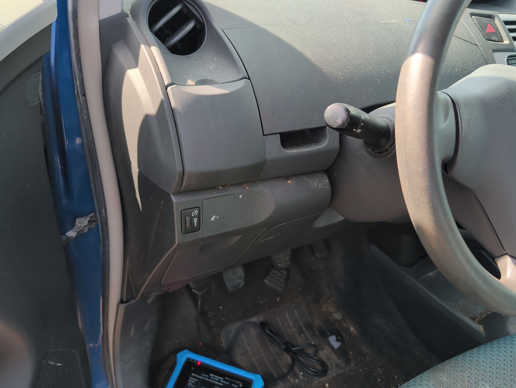 2008 toyota yaris liftback with 125476 miles for sale near elk-river, minnesota 106476_37_left_of_steering_wheel.jpg