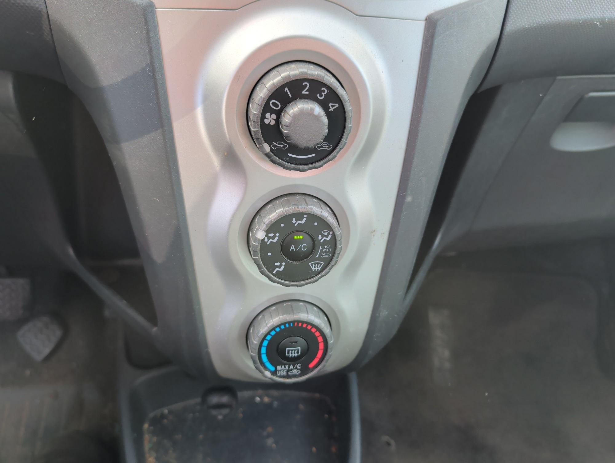 2008 toyota yaris liftback with 125476 miles for sale near elk-river, minnesota 106476_40_climate_control.jpg