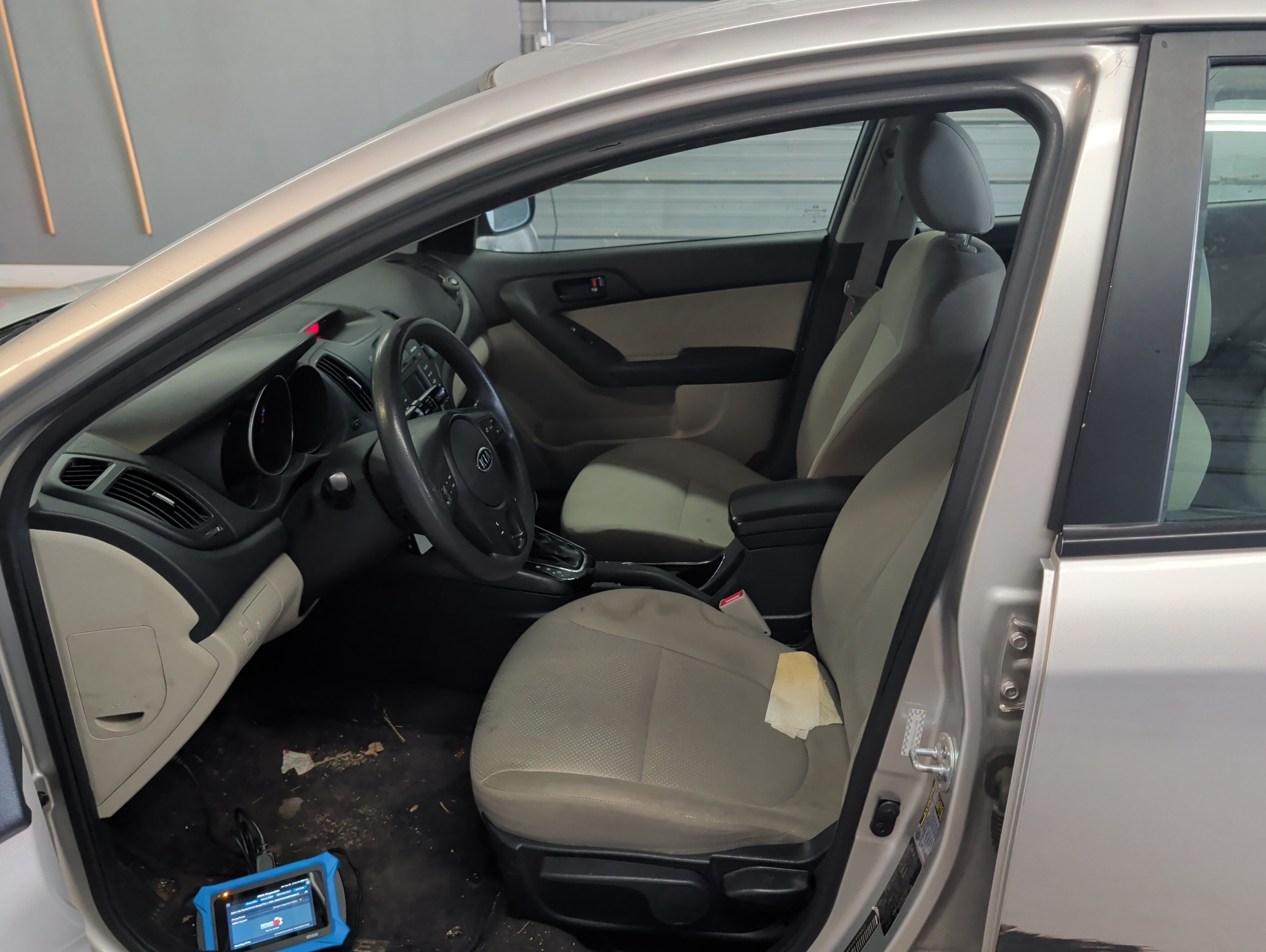 2011 kia forte ex with 132365 miles for sale near elk-river, minnesota 106477_22_driver_seat.jpg