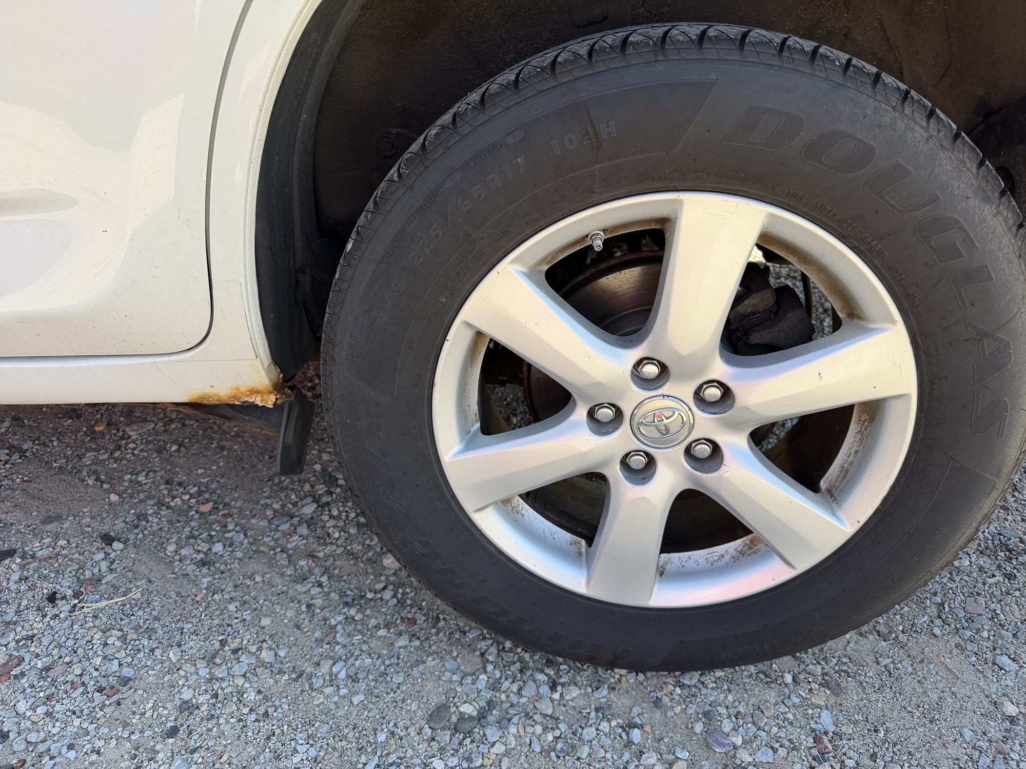 2007 toyota rav4 limited-v6-4wd with 234409 miles for sale near elk-river, minnesota 106478_13_rear_drv_wheel.jpg