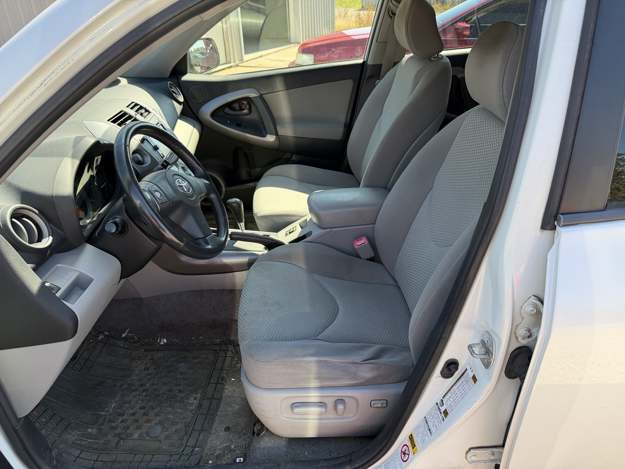 2007 toyota rav4 limited-v6-4wd with 234409 miles for sale near elk-river, minnesota 106478_22_driver_seat.jpg