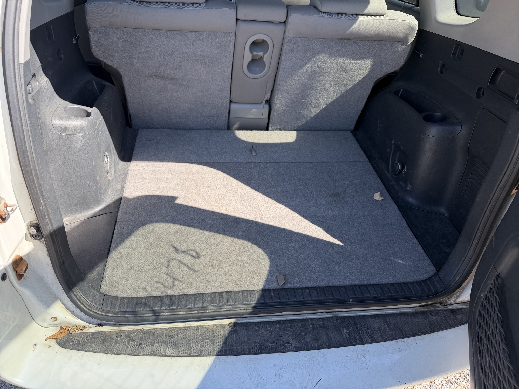 2007 toyota rav4 limited-v6-4wd with 234409 miles for sale near elk-river, minnesota 106478_26_trunk.jpg
