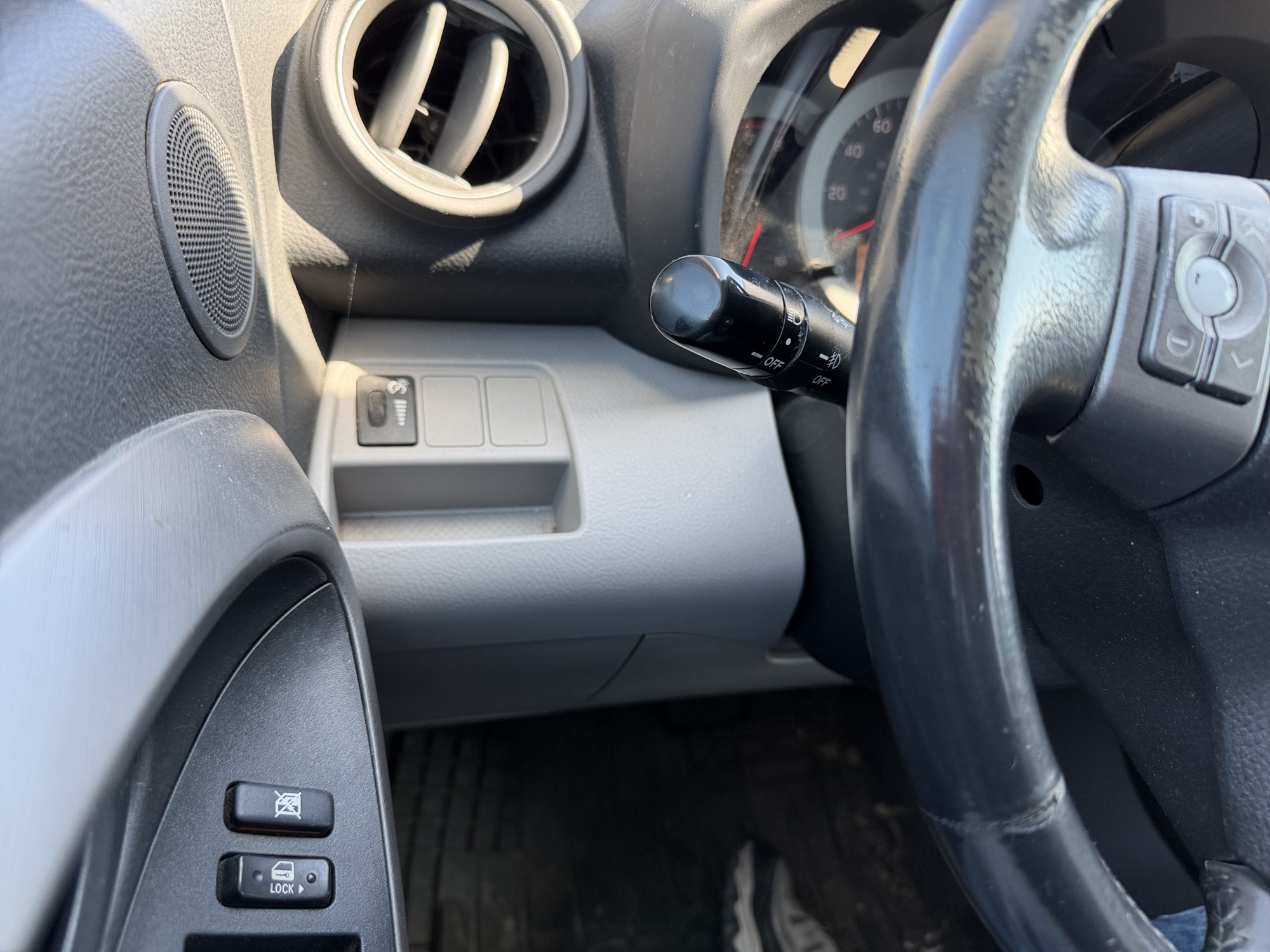 2007 toyota rav4 limited-v6-4wd with 234409 miles for sale near elk-river, minnesota 106478_37_left_of_steering_wheel.jpg