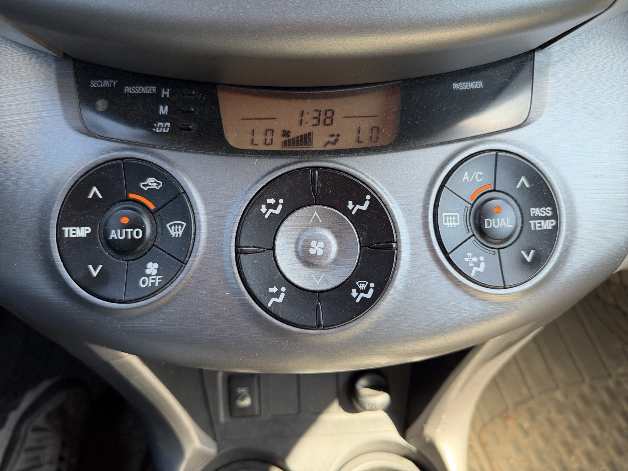 2007 toyota rav4 limited-v6-4wd with 234409 miles for sale near elk-river, minnesota 106478_40_climate_control.jpg