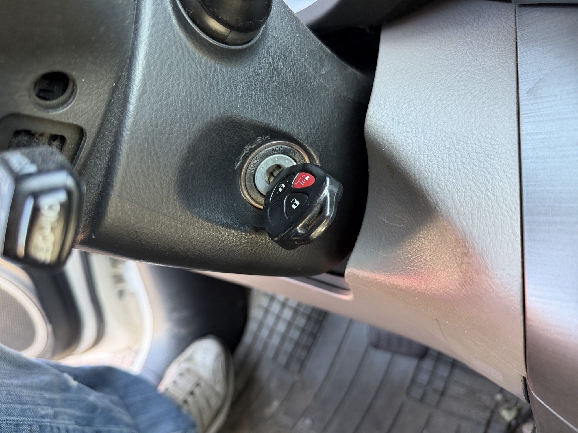 2007 toyota rav4 limited-v6-4wd with 234409 miles for sale near elk-river, minnesota 106478_51_keys.jpg