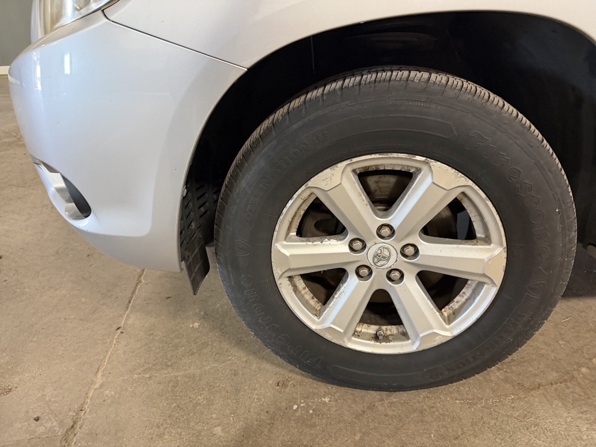 2008 toyota highlander base-4wd with 249077 miles for sale near elk-river, minnesota 106479_12_drv_front_wheel.jpg