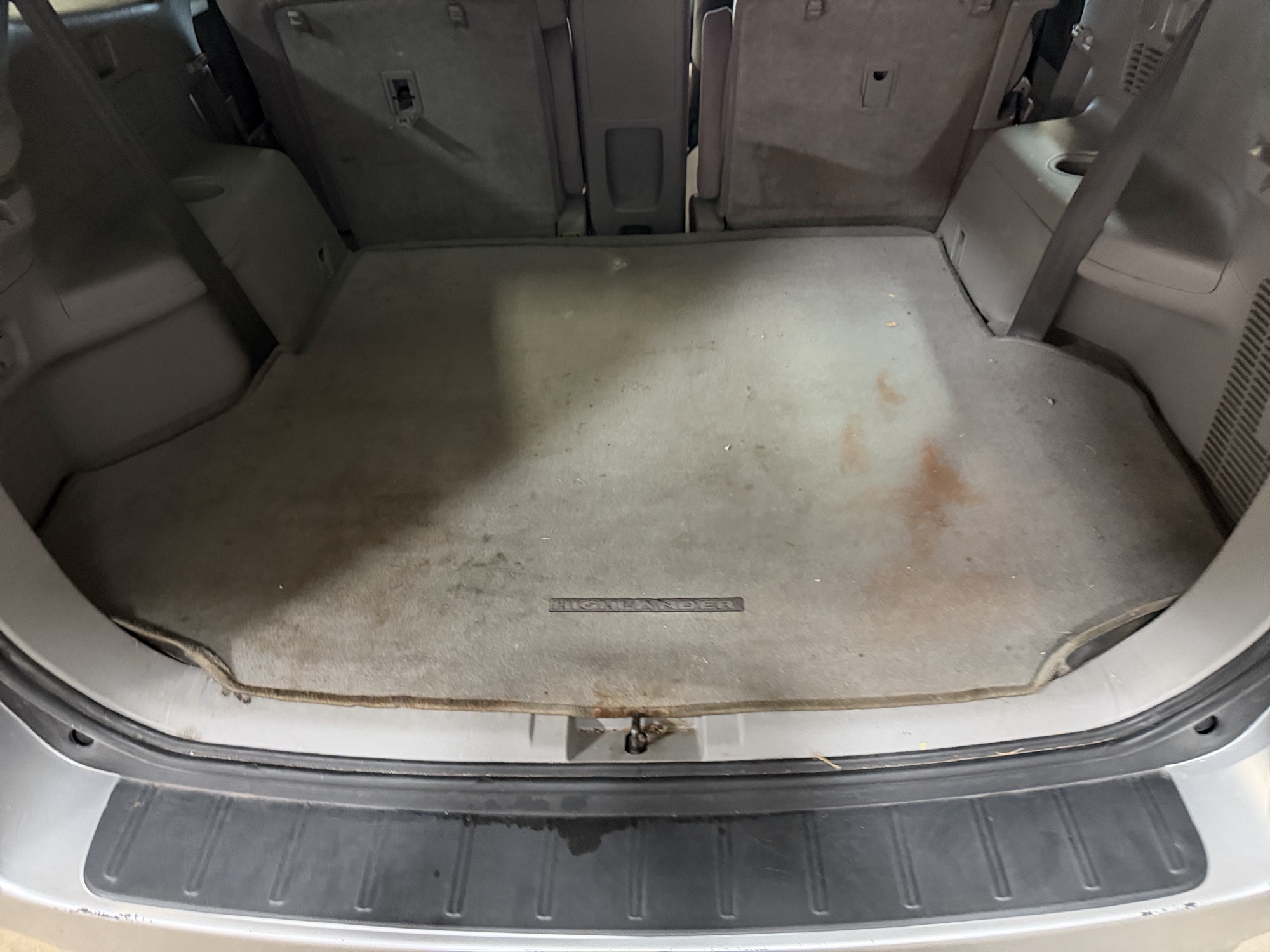 2008 toyota highlander base-4wd with 249077 miles for sale near elk-river, minnesota 106479_26_trunk.jpg