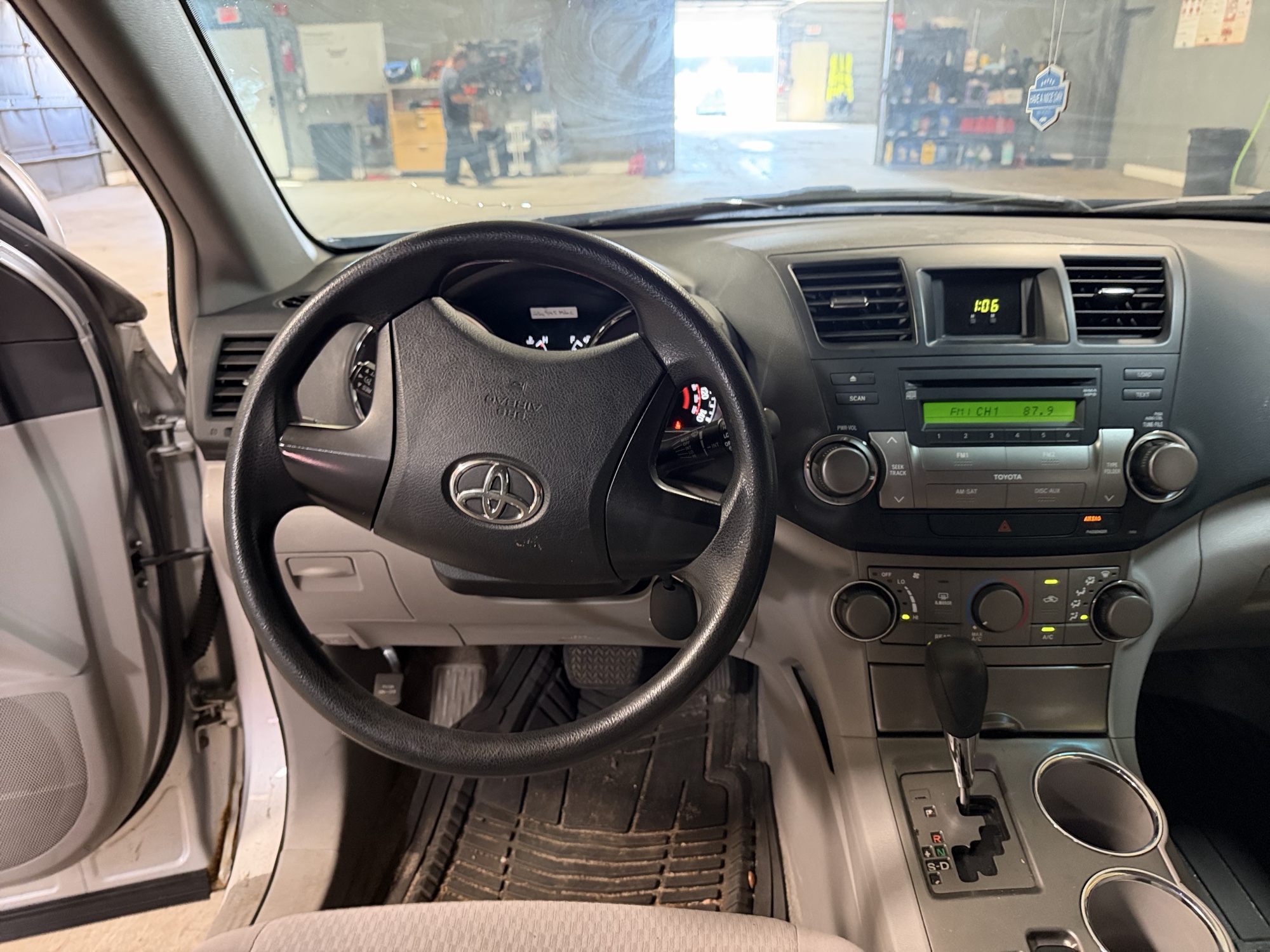 2008 toyota highlander base-4wd with 249077 miles for sale near elk-river, minnesota 106479_33_dash_from_driver.jpg