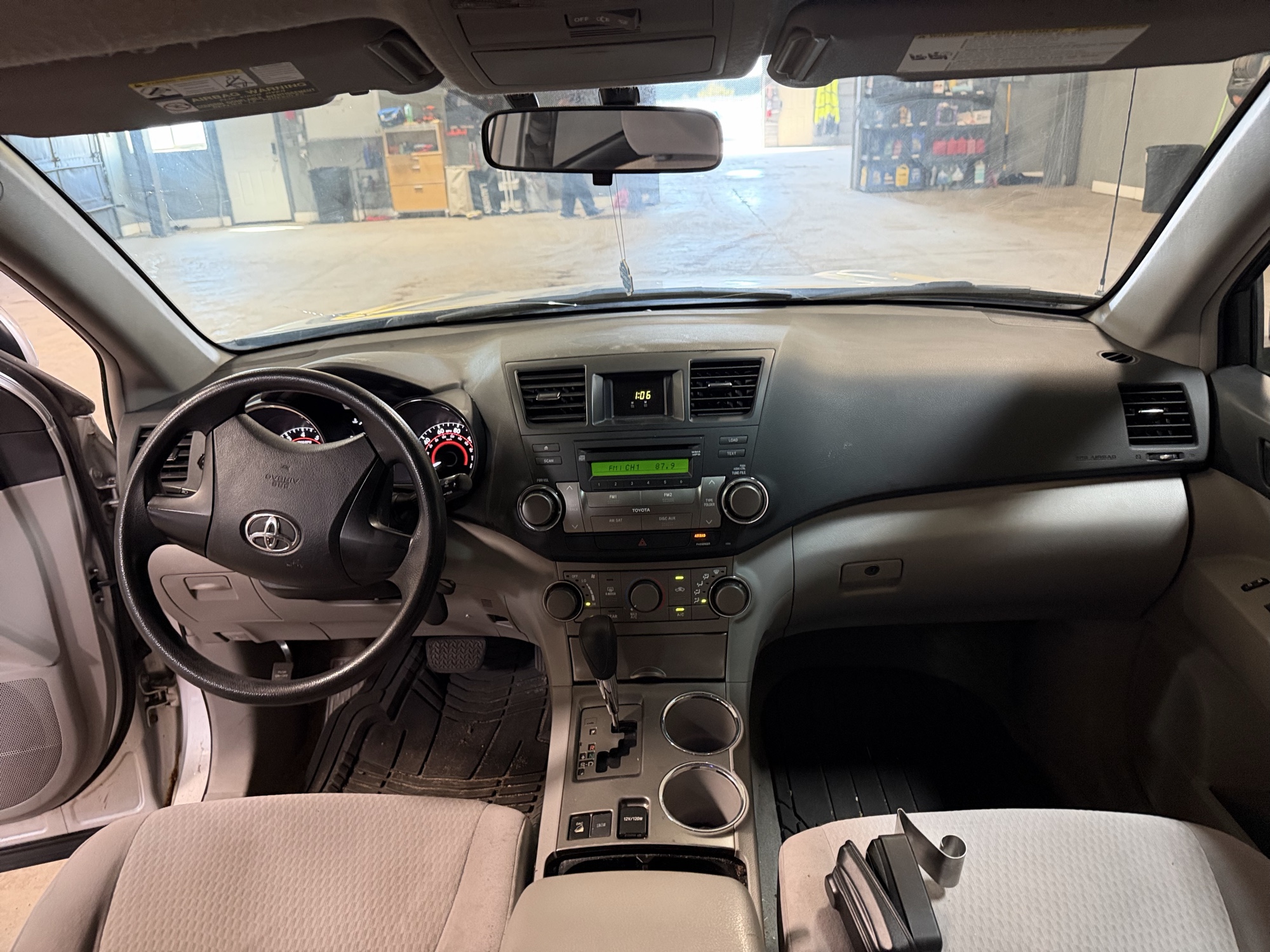 2008 toyota highlander base-4wd with 249077 miles for sale near elk-river, minnesota 106479_34_whole_dash.jpg